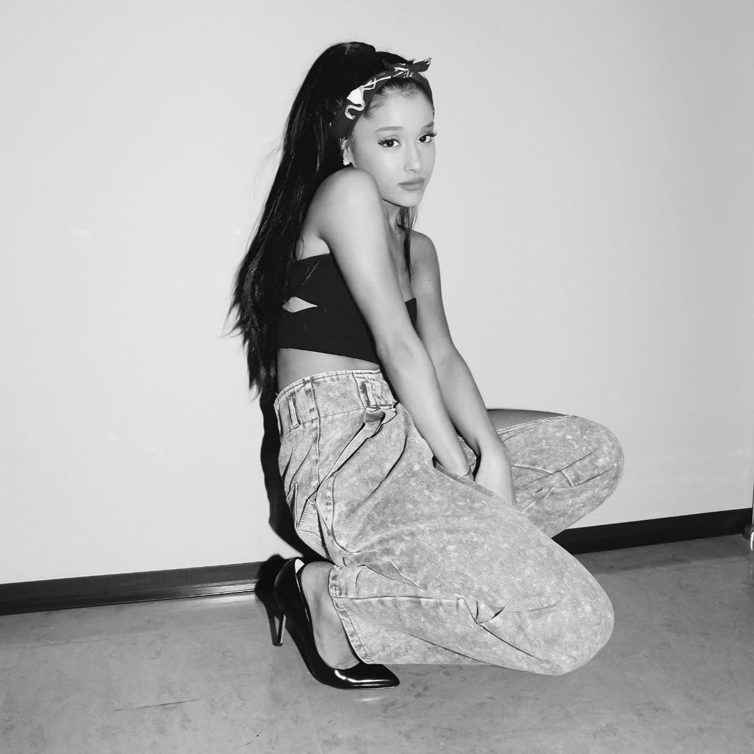 Photos n°11 : Ariana Grande Finally Took Down her Ponytail