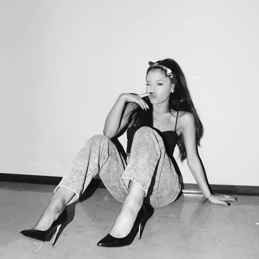 Photos n°12 : Ariana Grande Finally Took Down her Ponytail