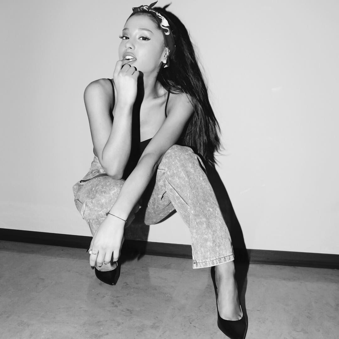Photos n°14 : Ariana Grande Finally Took Down her Ponytail