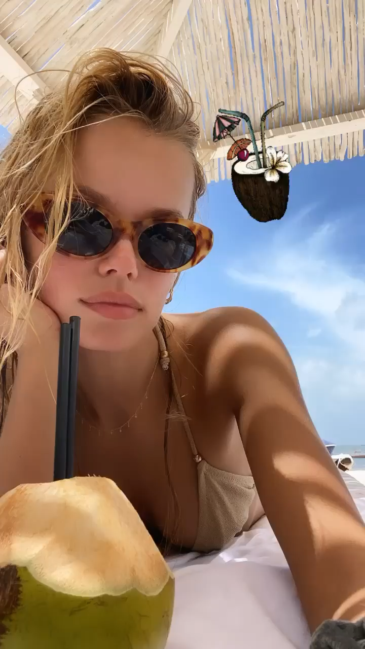 Frida Aasen is Even Hotter on Vacation - Photo 1