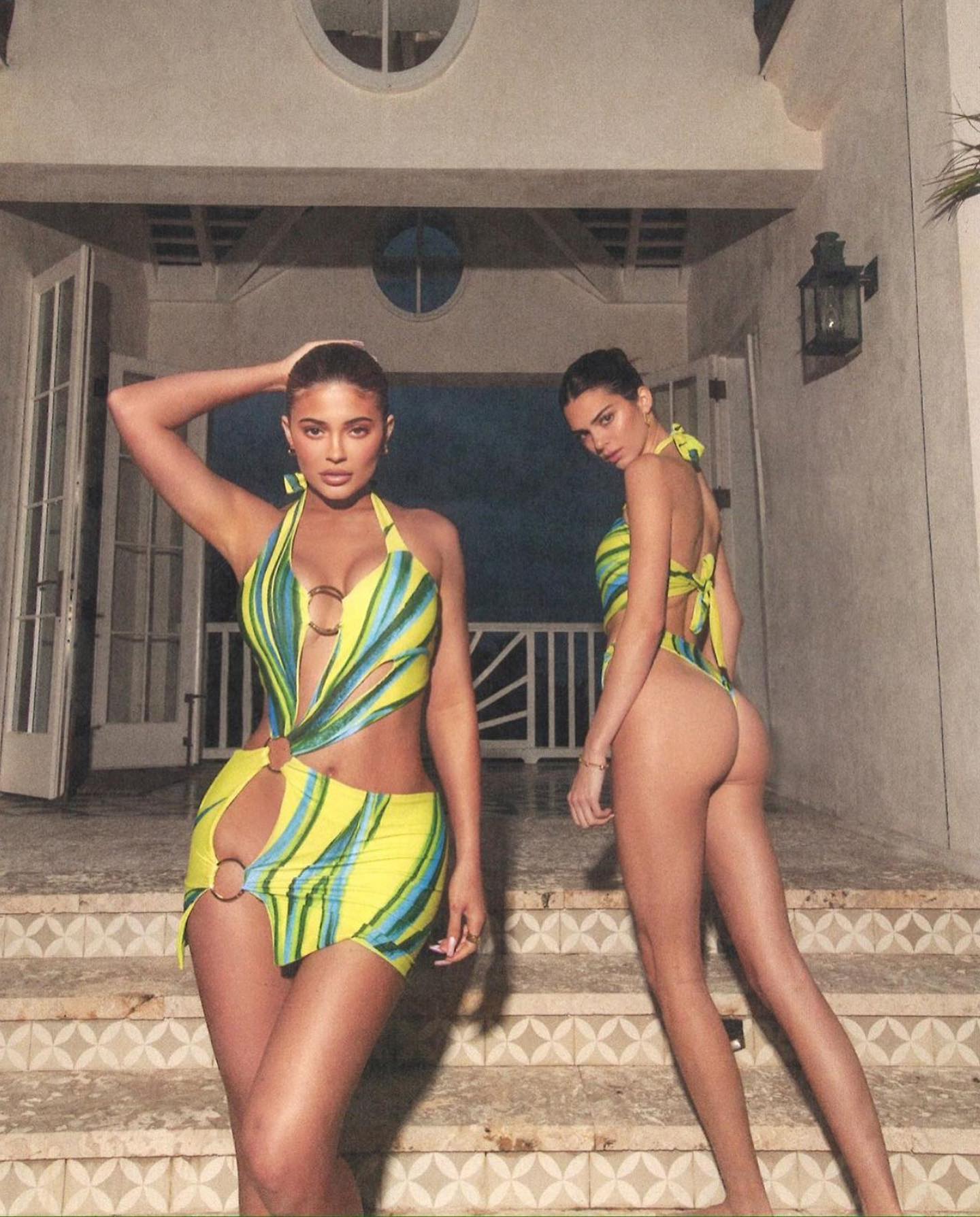 Photos n°1 : Kendall and Kylie Are Bahamas Babes