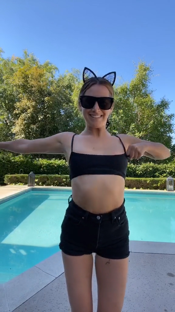 Fotos n°4 : La fiesta en la piscina en solitario de Ashley Tisdale!