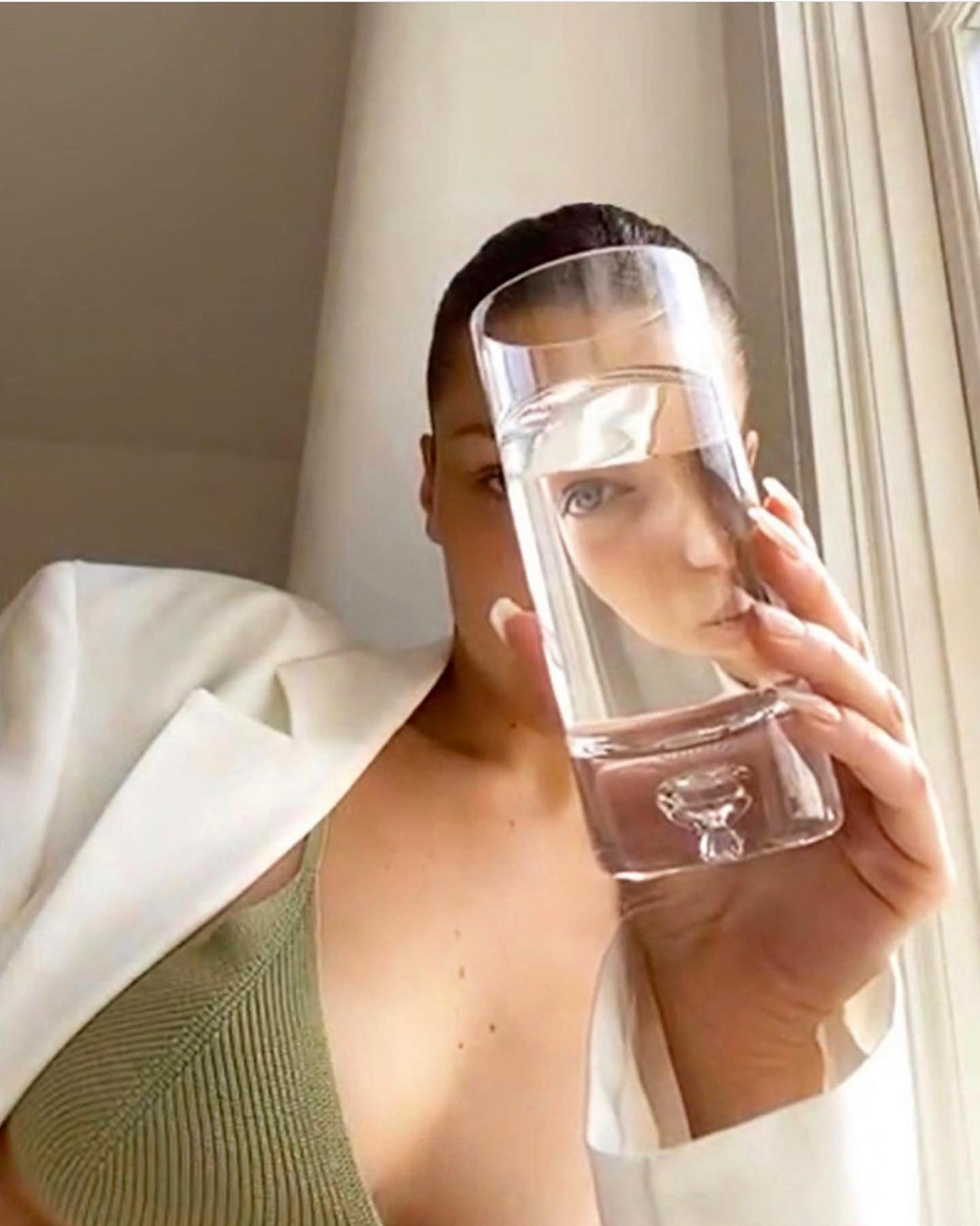 Photos n°2 : Bella Hadid’s Facetime Fetish Videos!