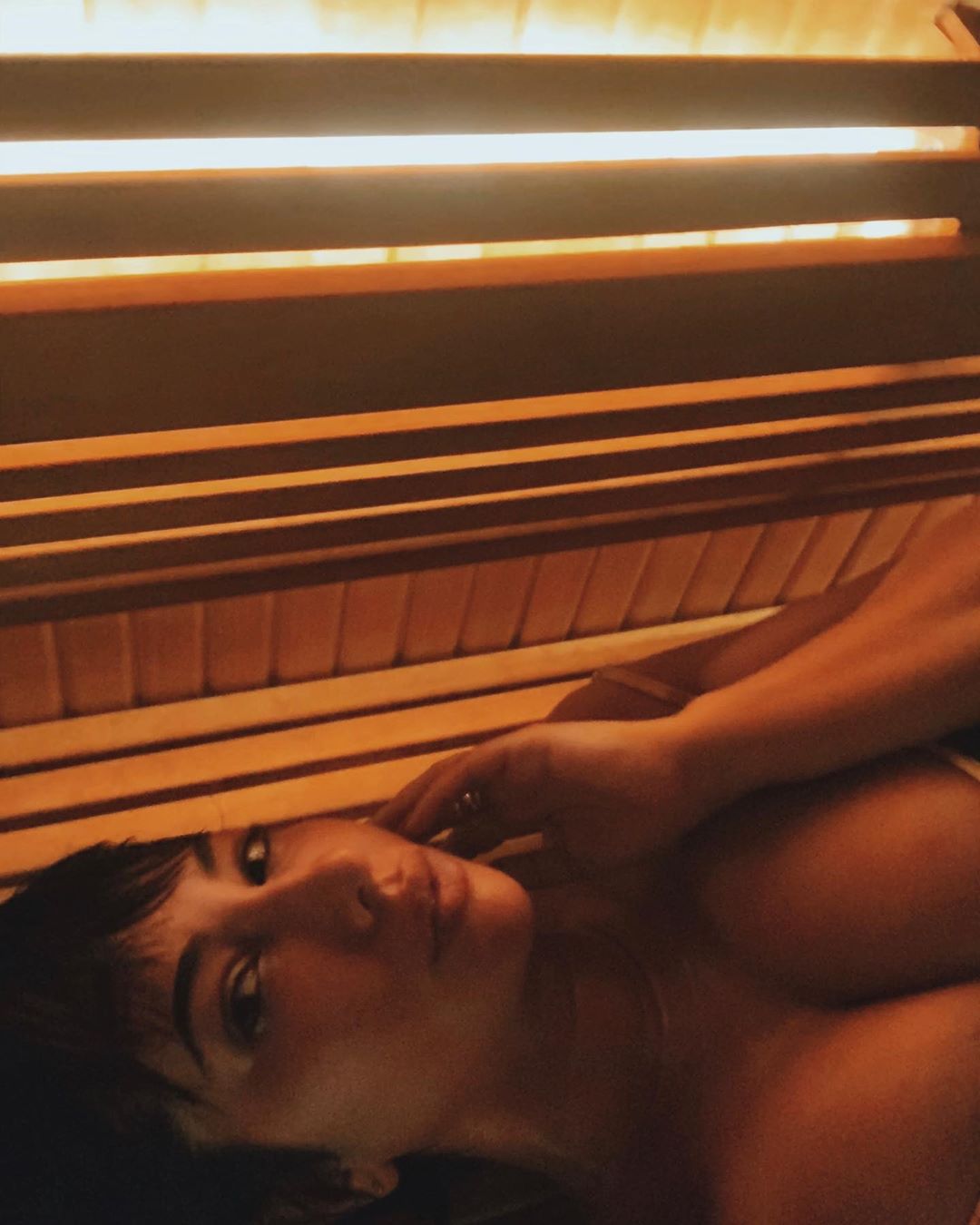 Photos n°18 : Jackie Cruz Sexy Selena Cover!