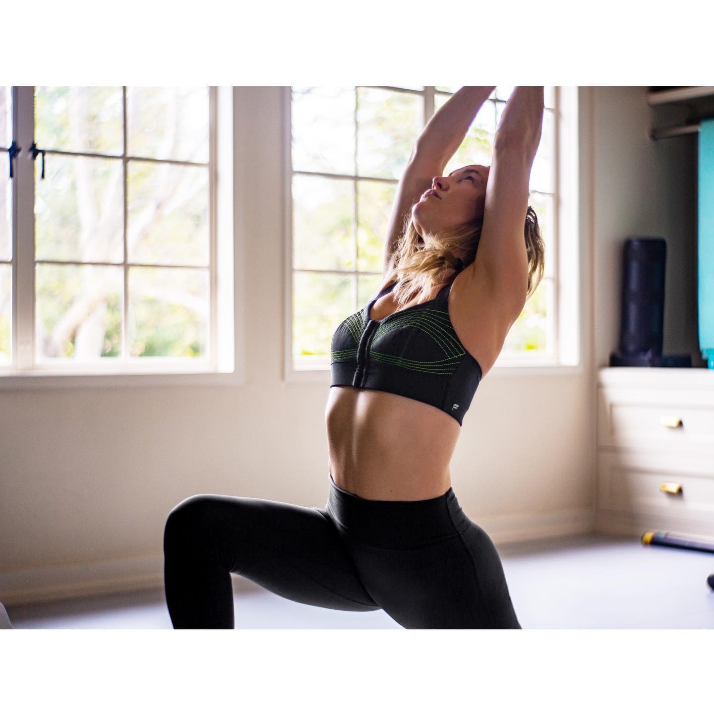Photo n°2 : Yoga avec Kate Hudson!