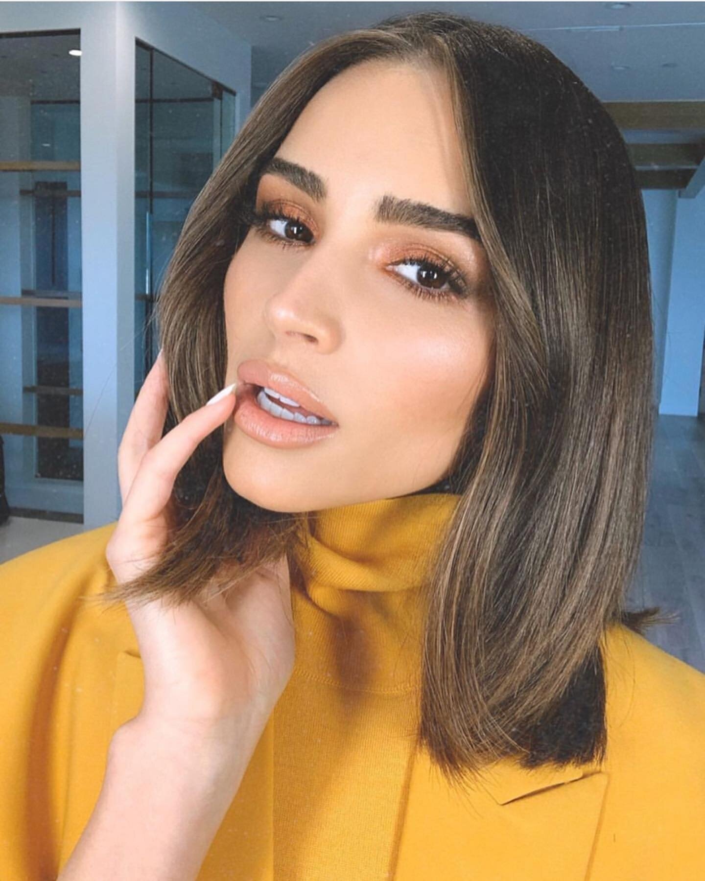 Photos n°4 : Olivia Culpo Wants YOU to Stay Home