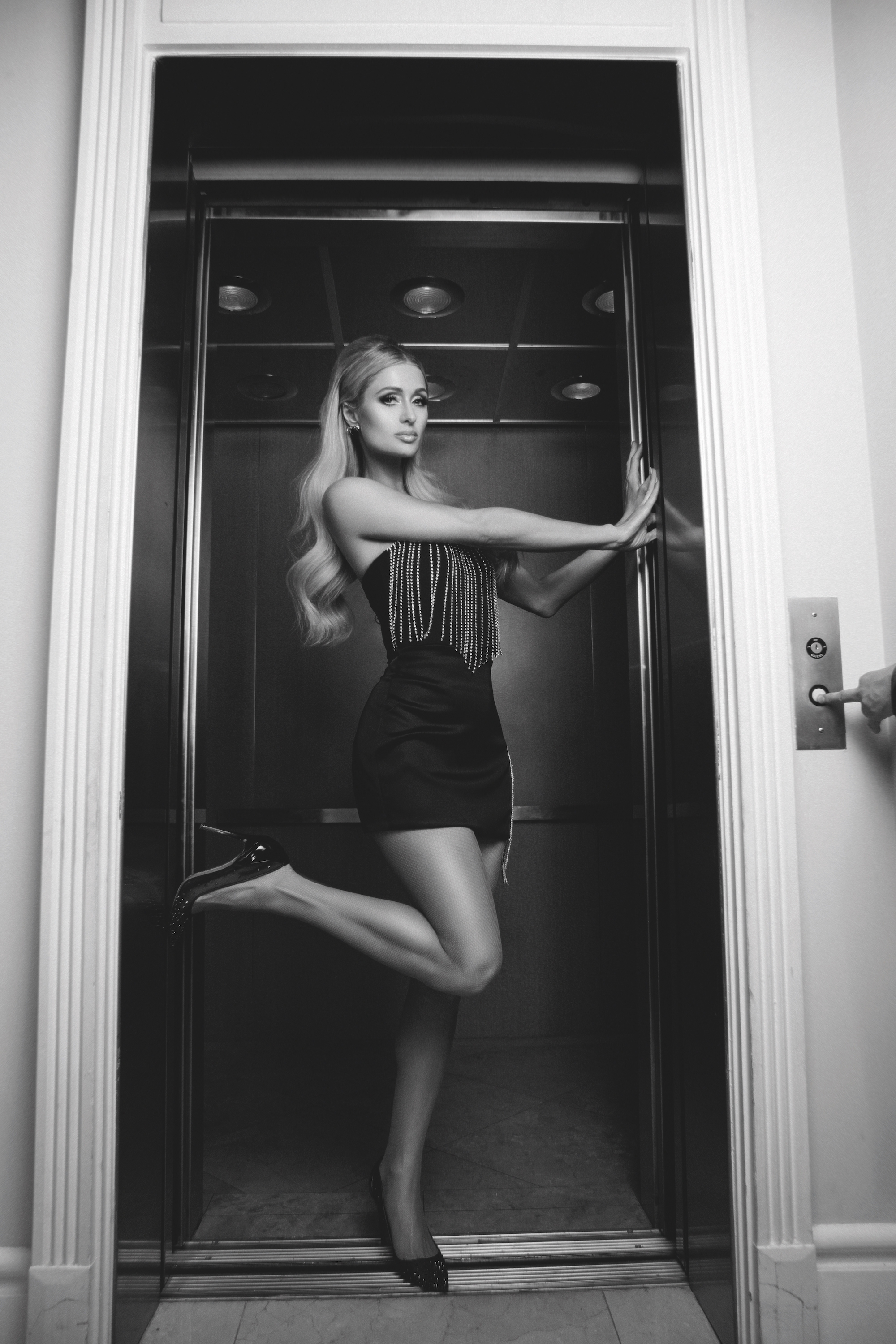 Photo n°7 : Paris Hilton suintant Sex Appeal dans New Shoot!