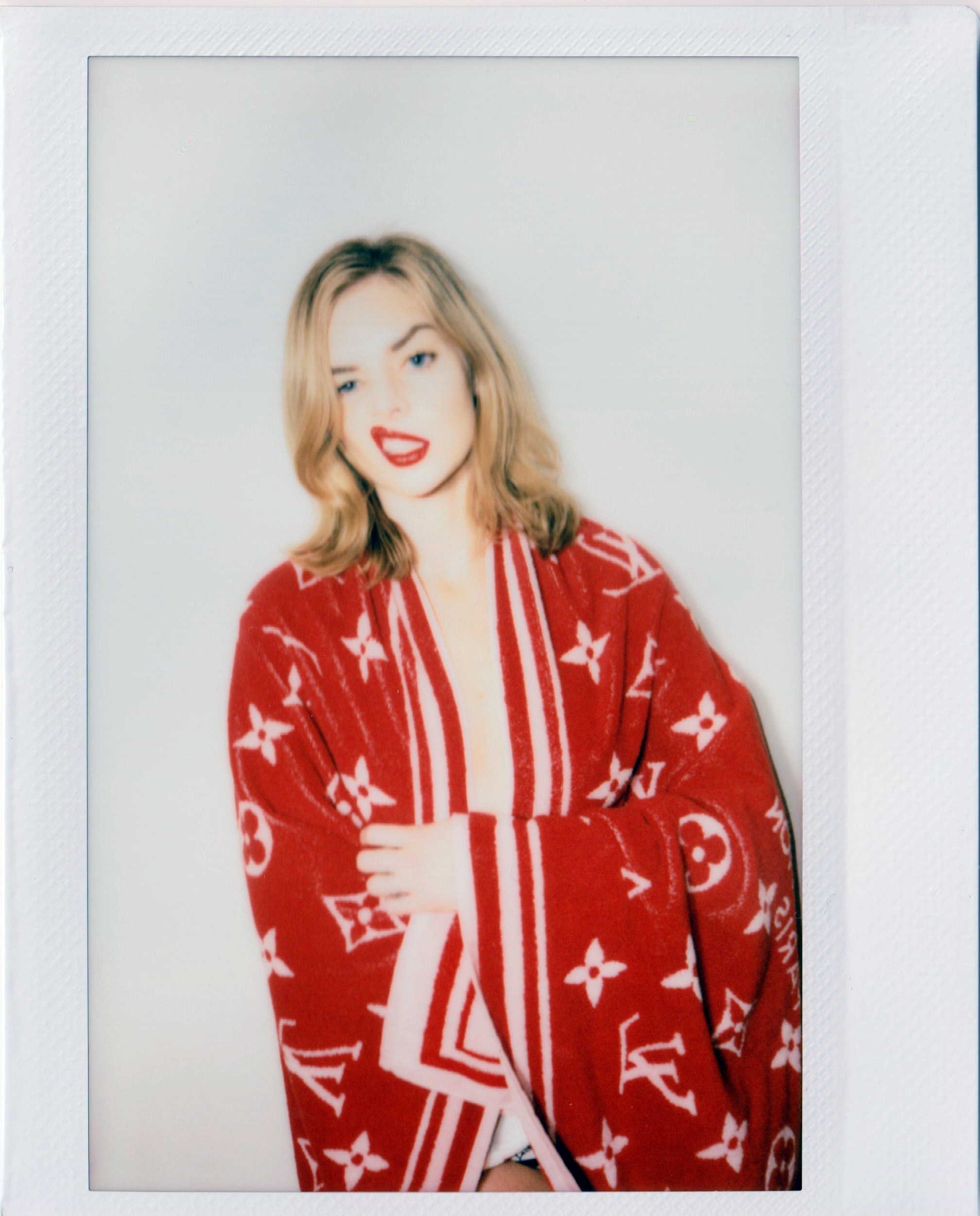 Photos n°6 : Samara Weaving Polaroids!