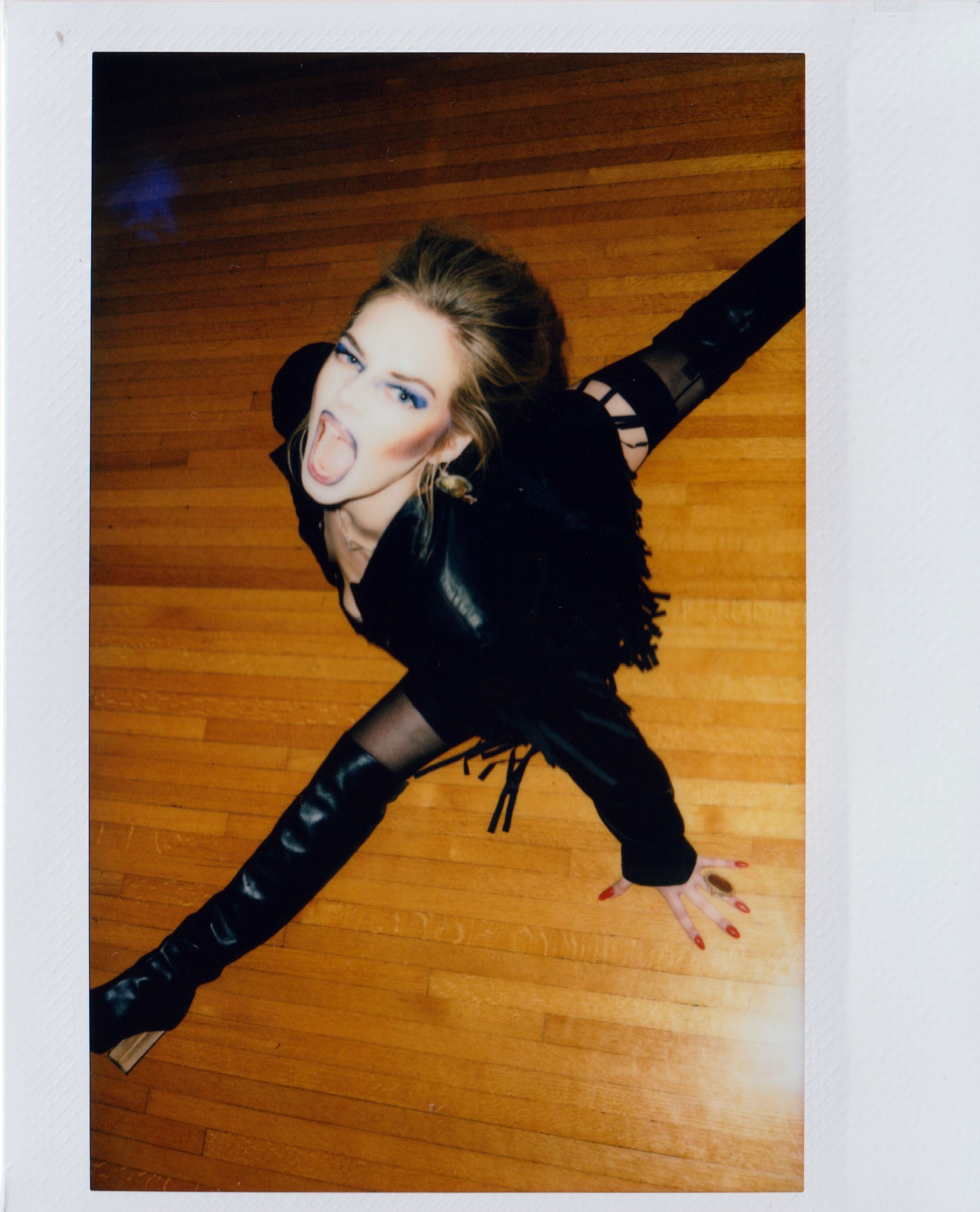 Photos n°2 : Samara Weaving Polaroids!