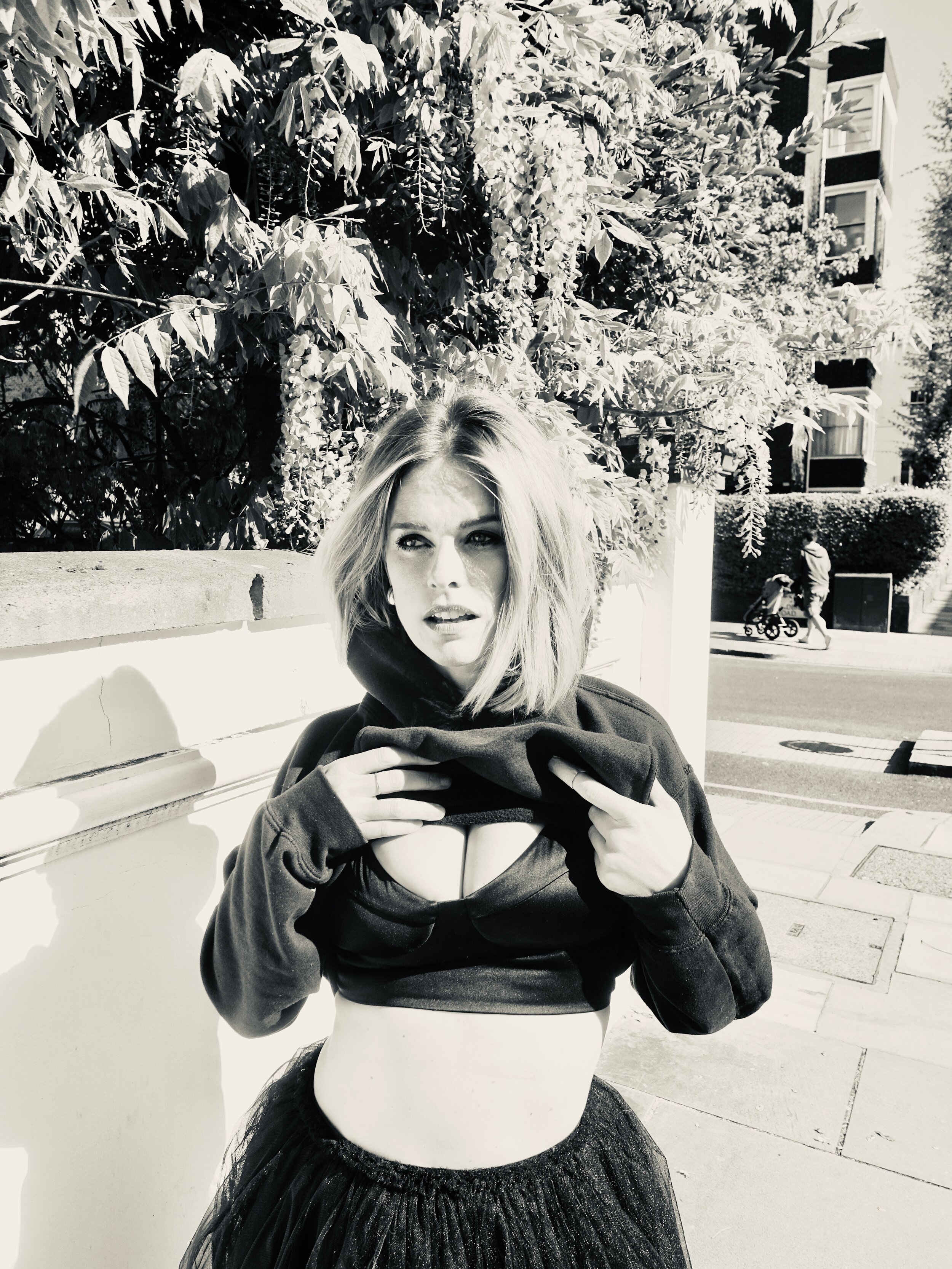 Alice Eve is Flaunting!