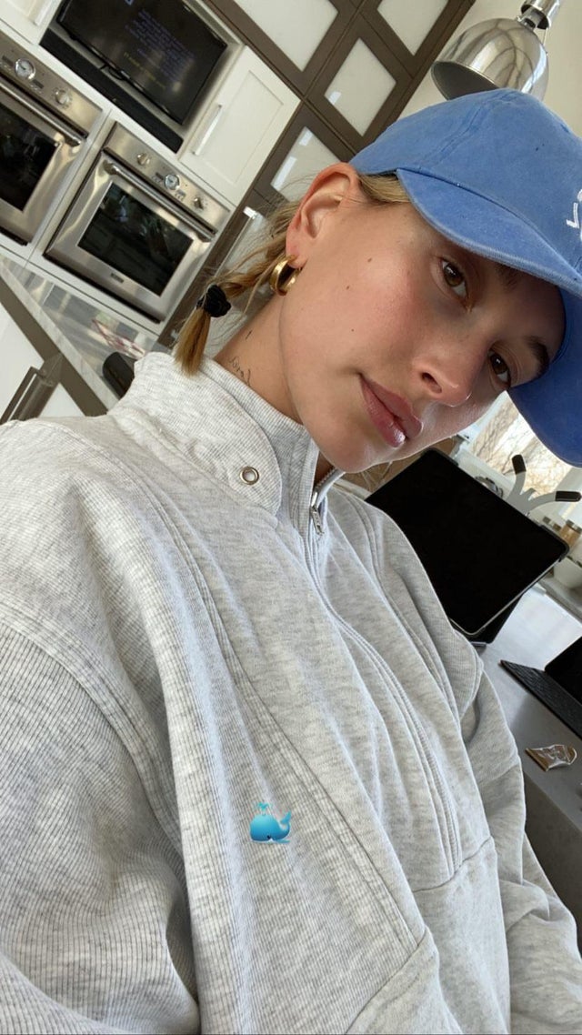 Photos n°8 : Hailey Baldwin is Sweating it Out!