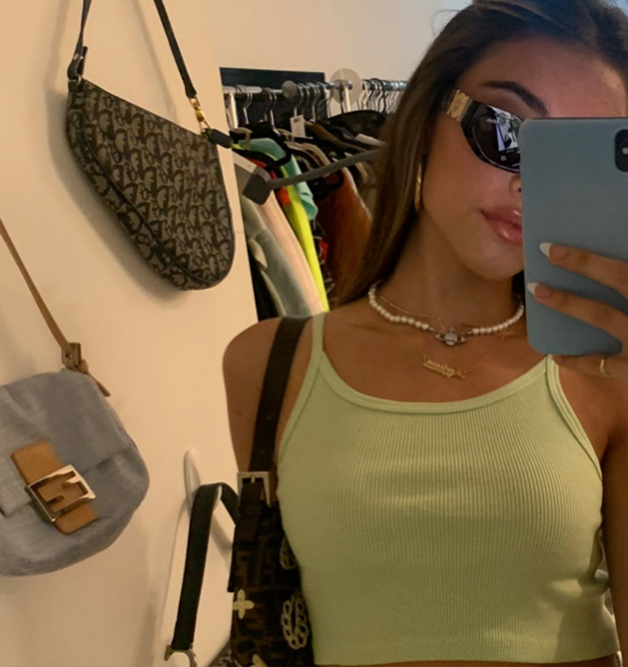 Photos n°1 : Madison Beer’s 90s Outfit!