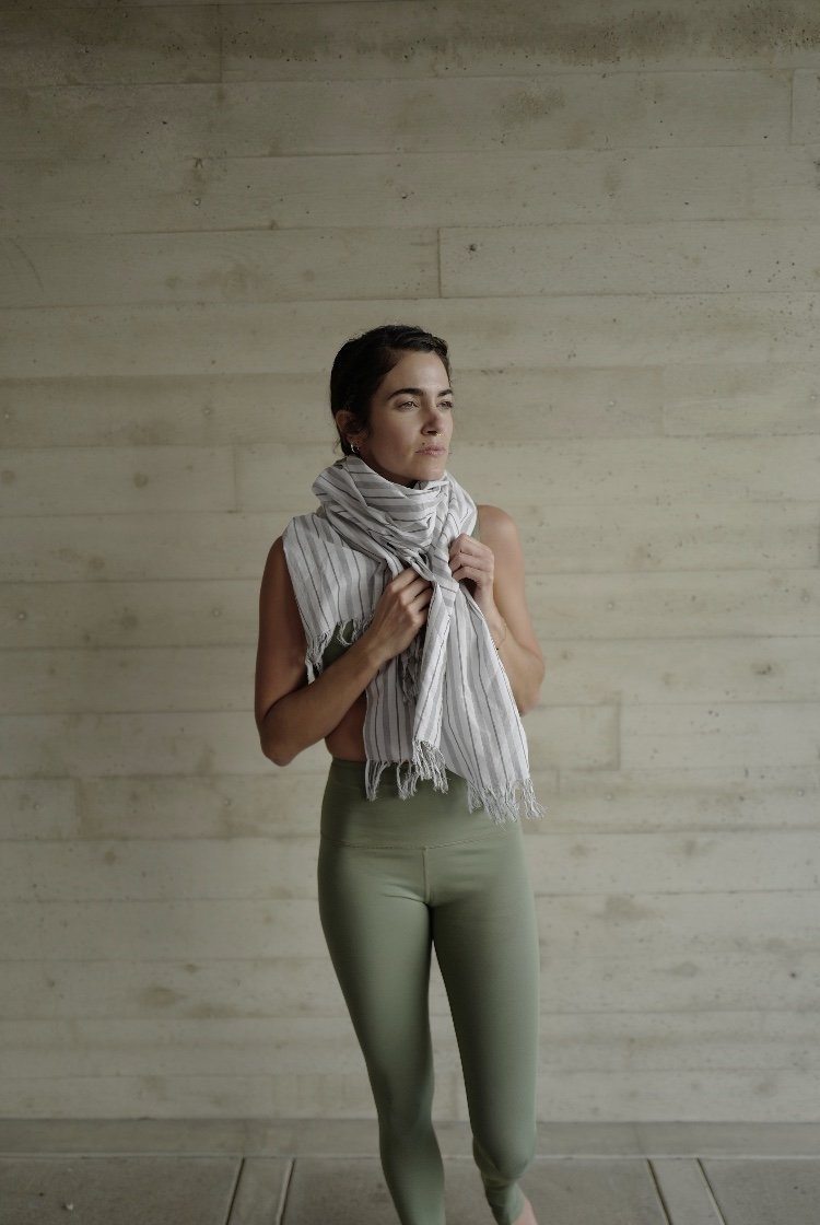 Photos n°6 : Nikki Reed Releases Yoga Wear Line!