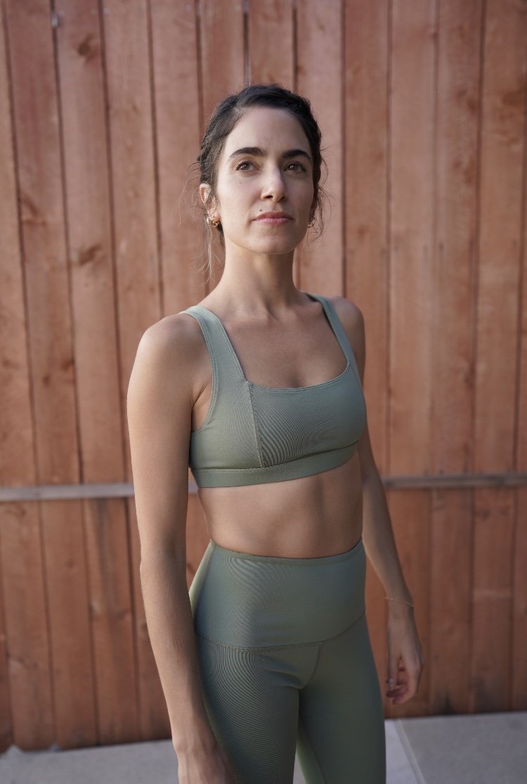 Photo n°4 : Nikki Reed lance Yoga Wear Line!