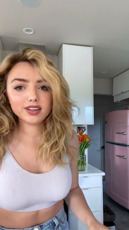 Peyton R List Busting Out of her Top! - Photo 16