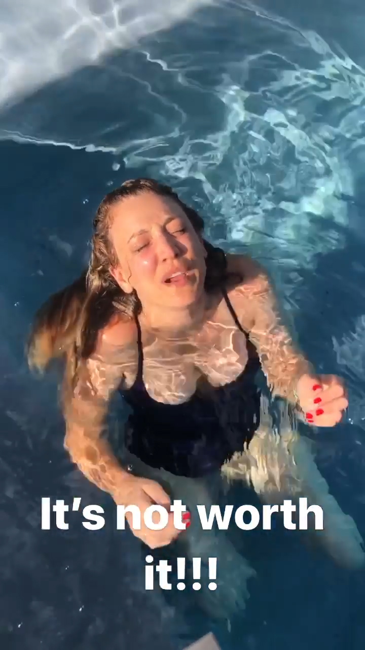 Kaley Cuoco In the Pool!