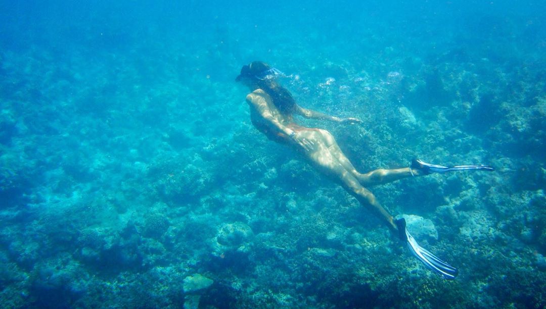 Photos n°2 : Alessandra Ambrosio Saving the Oceans!