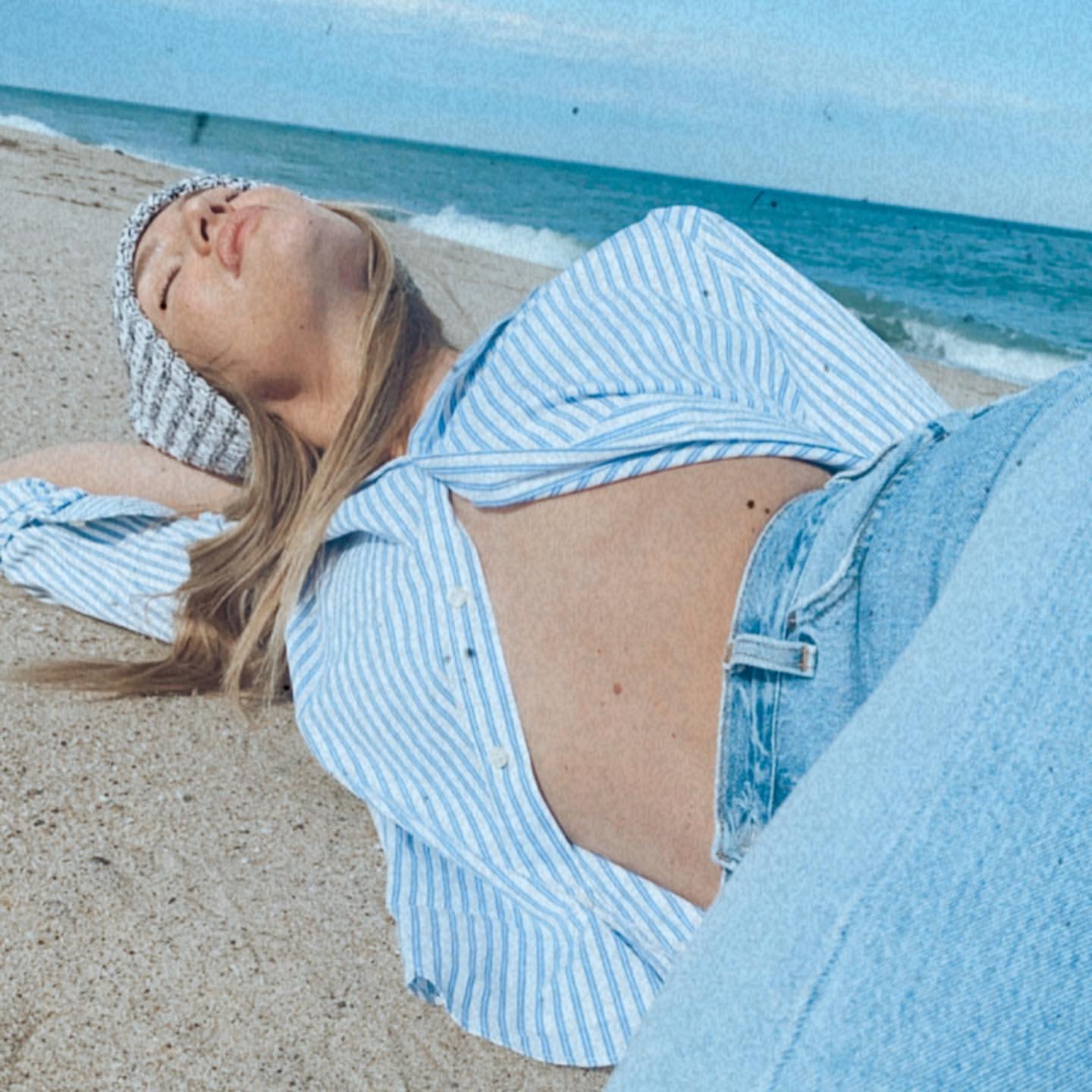 Photo n°8 : Candice Swanepoel sur la plage!