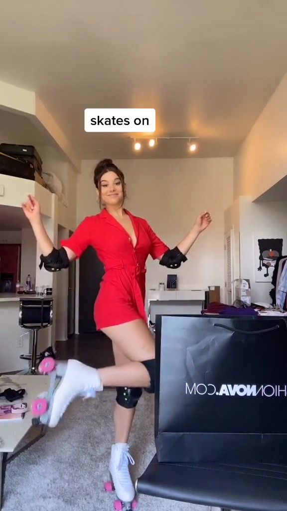 Kira Kosarin Rollerskating Her Way to Our Hearts!