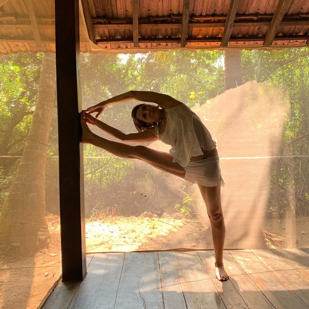 Fotos n°11 : Sadie Frost la nena de yoga!