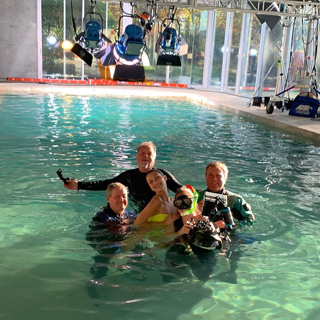 Bella Hadid Goes Underwater! - Photo 10