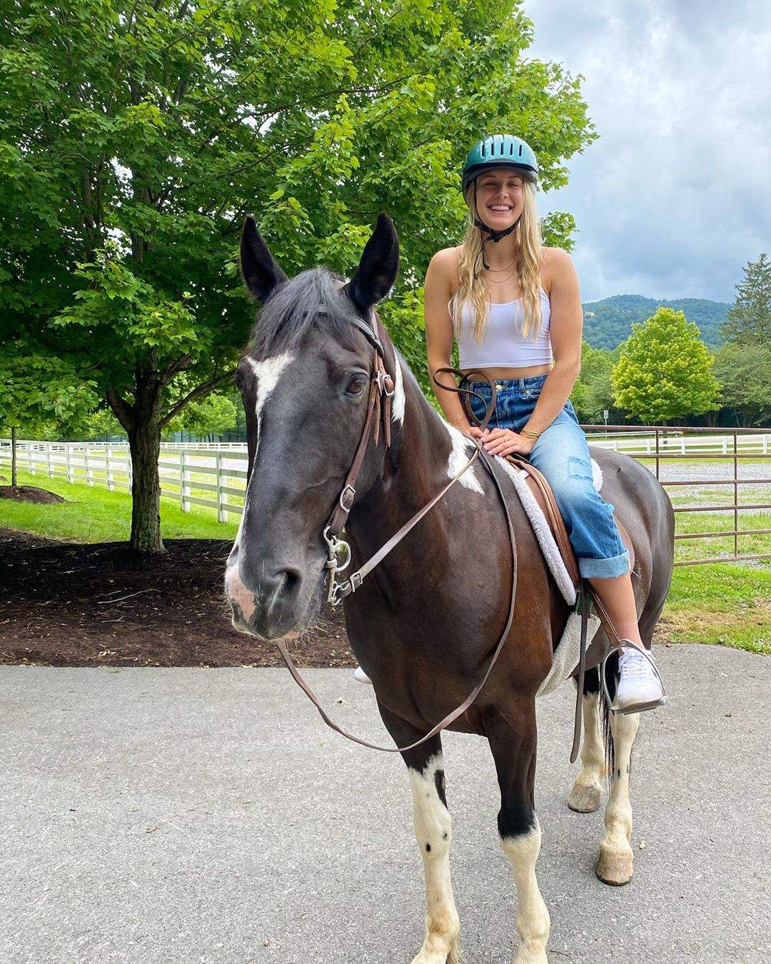 FOTOS Paseo a caballo de Eugenie Bouchard!