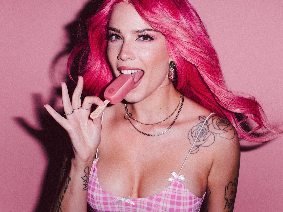 Halsey Goes LIVE in a Pink Wig! - Photo 3