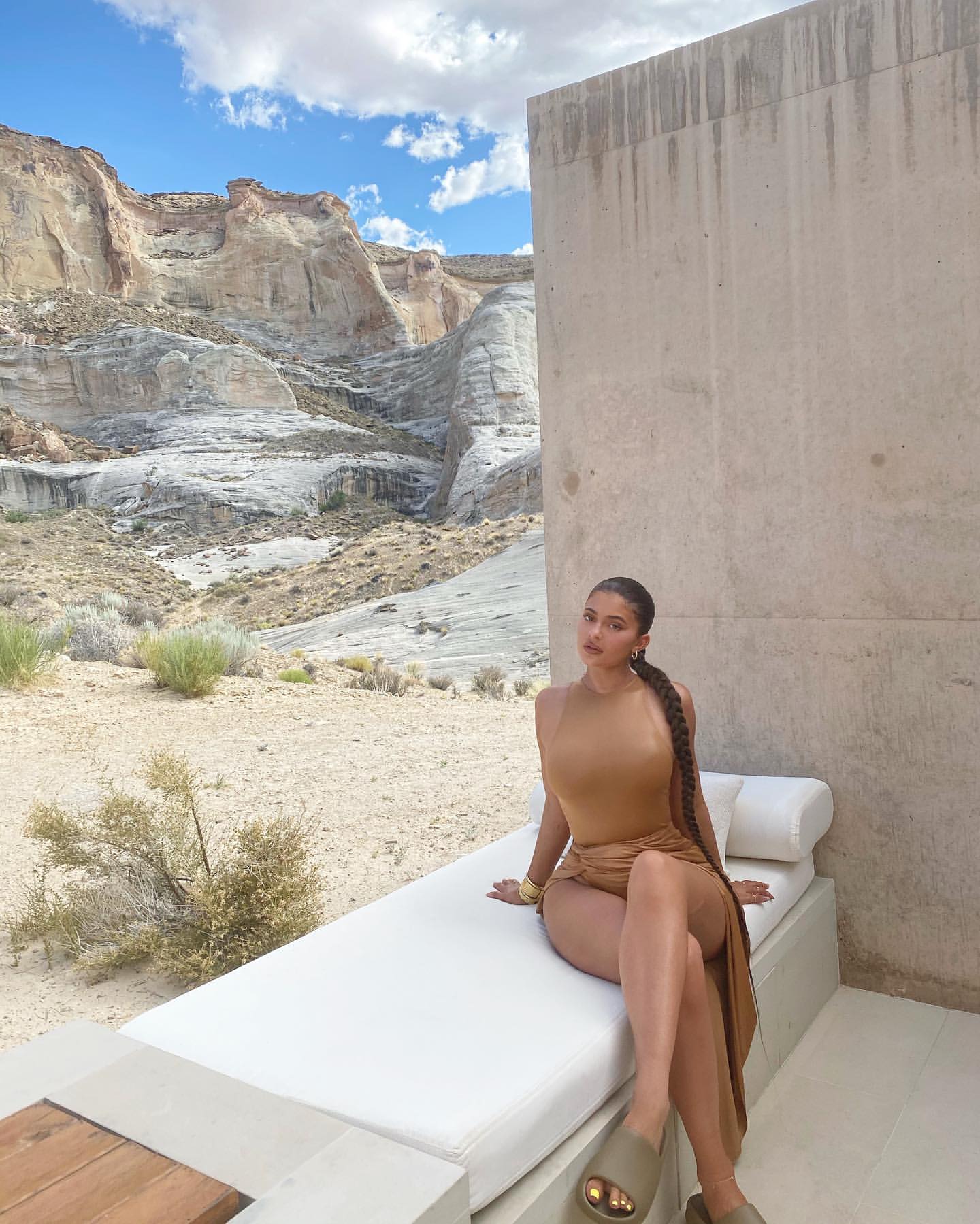 Photos n°10 : Kylie Jenner Desert Nude!