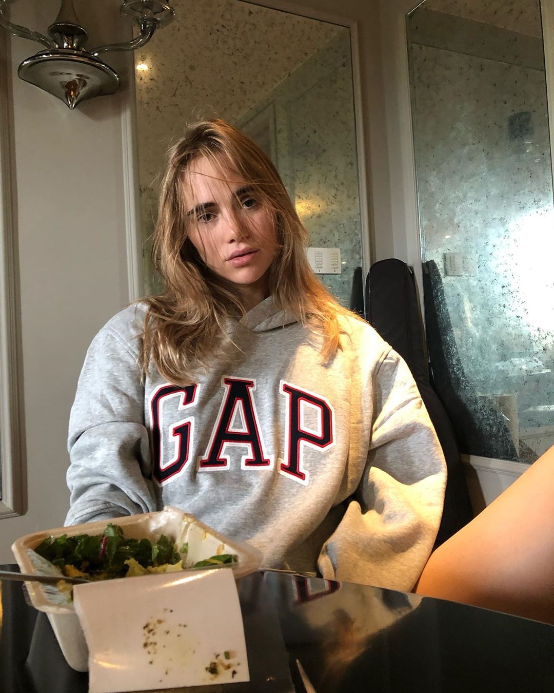 Suki Waterhouse Brings Her Soon to Be Baby on a Trip! - Photo 13