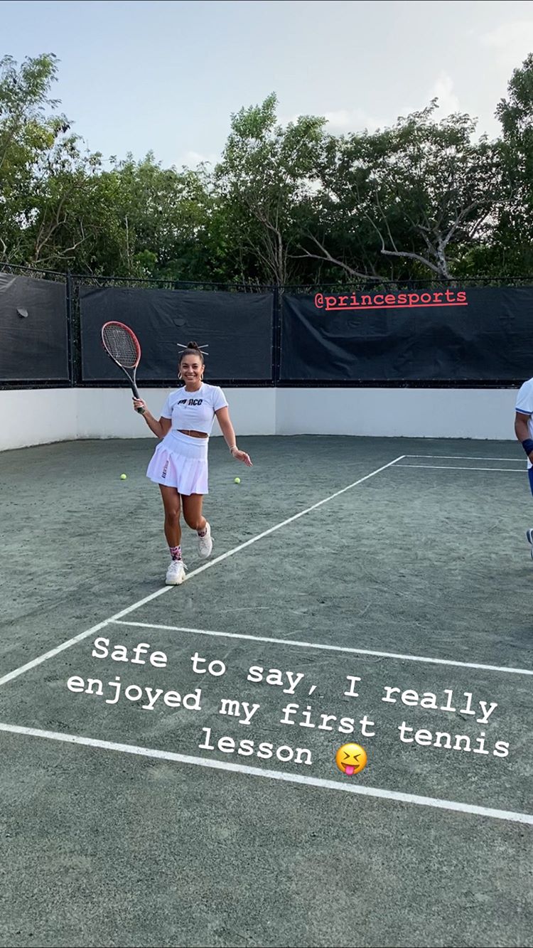 PHOTOS Vanessa Hudgens travaille sur ses gmissements de tennis!