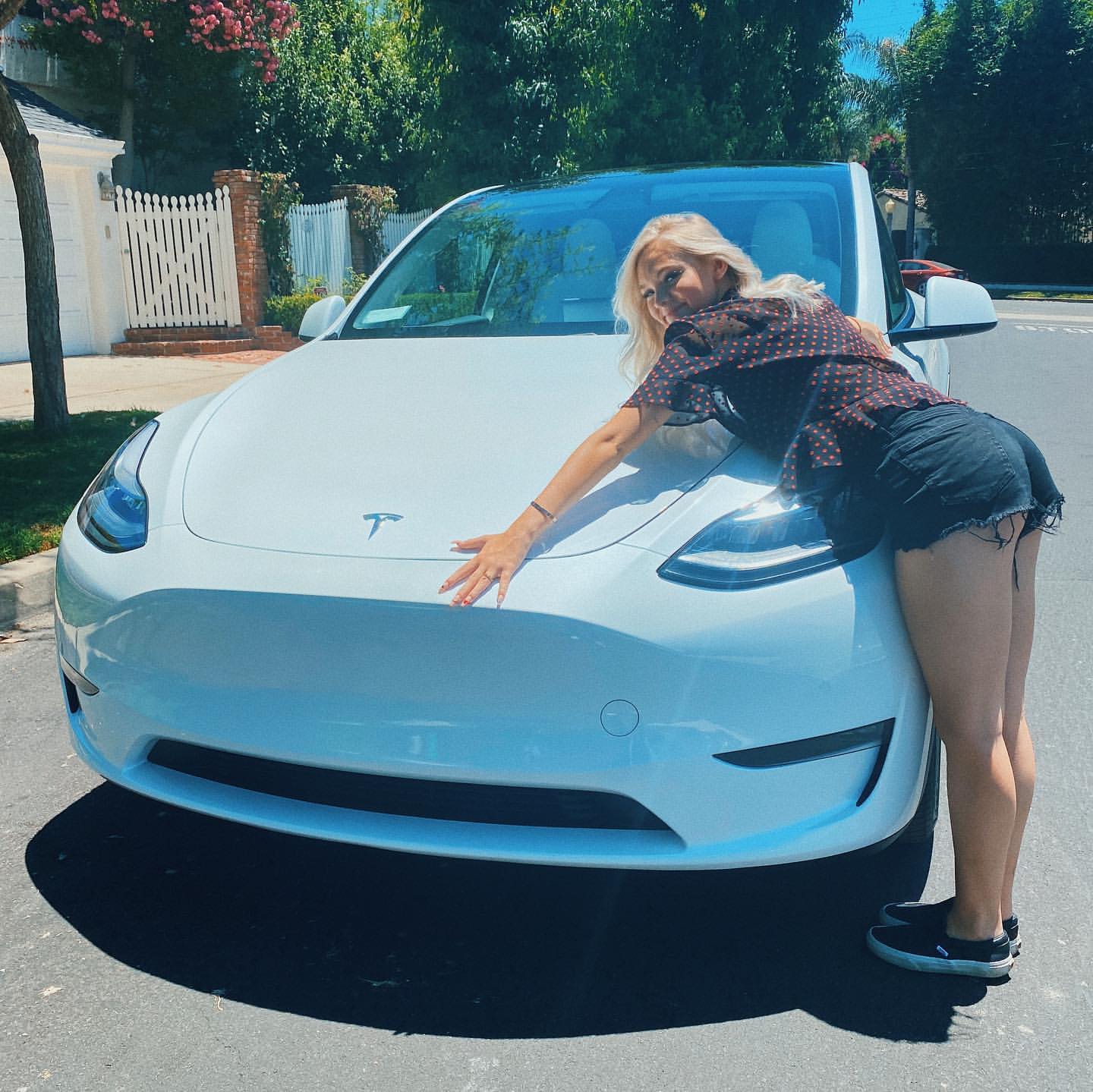 Jordyn Jones Buys a Tesla! - Photo 2