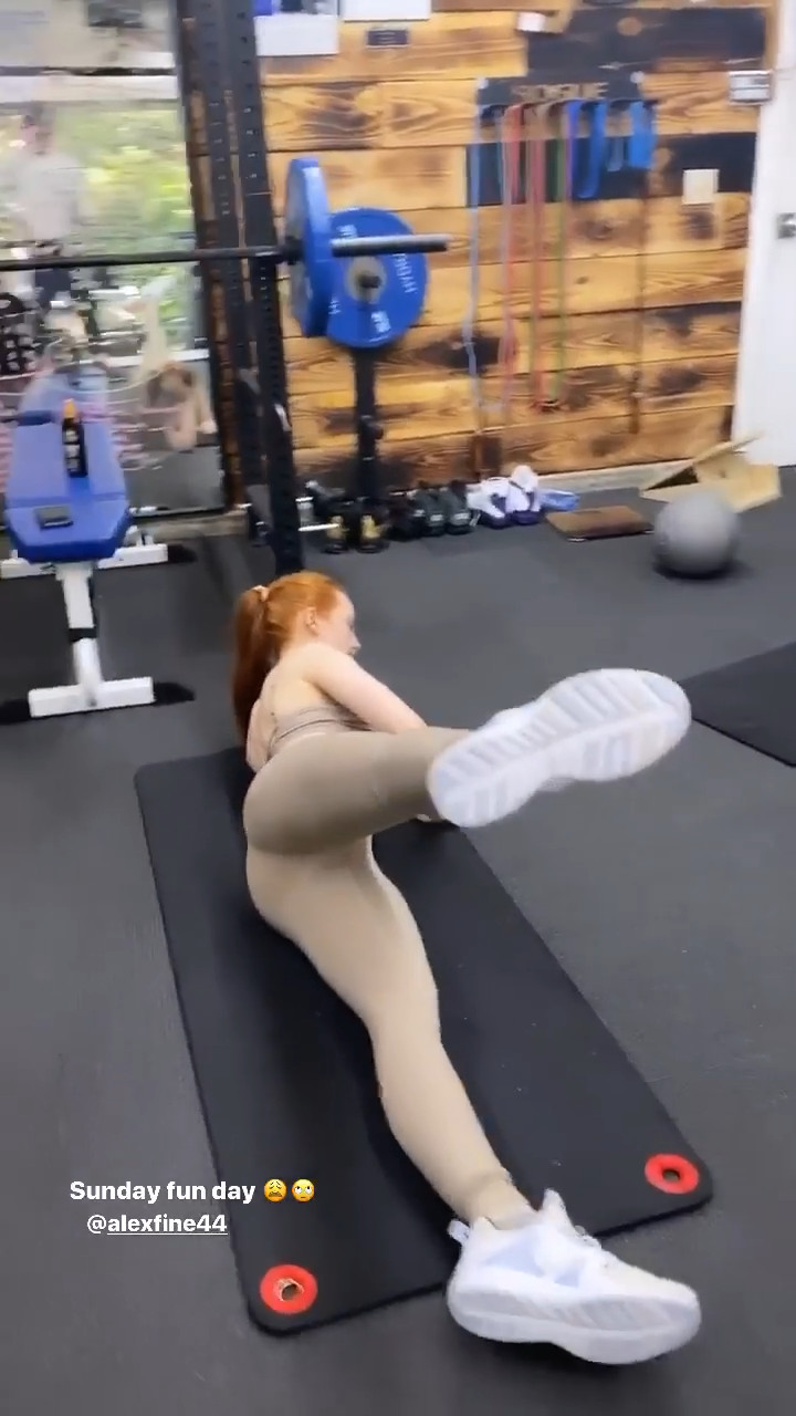 Photos n°2 : Working Out With Madelaine Petsch!