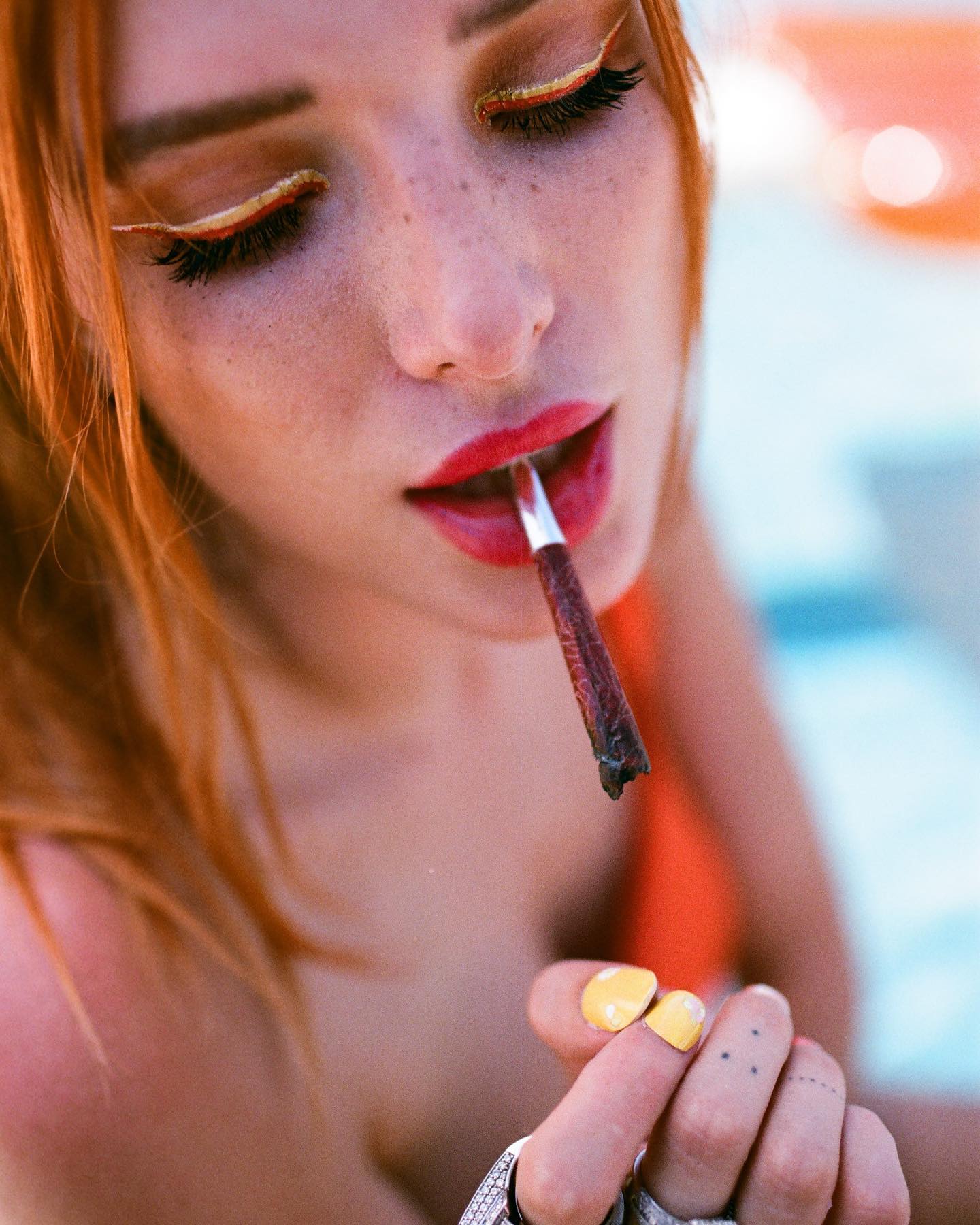 PHOTOS Bella Thorne fumer sa propre herbe!