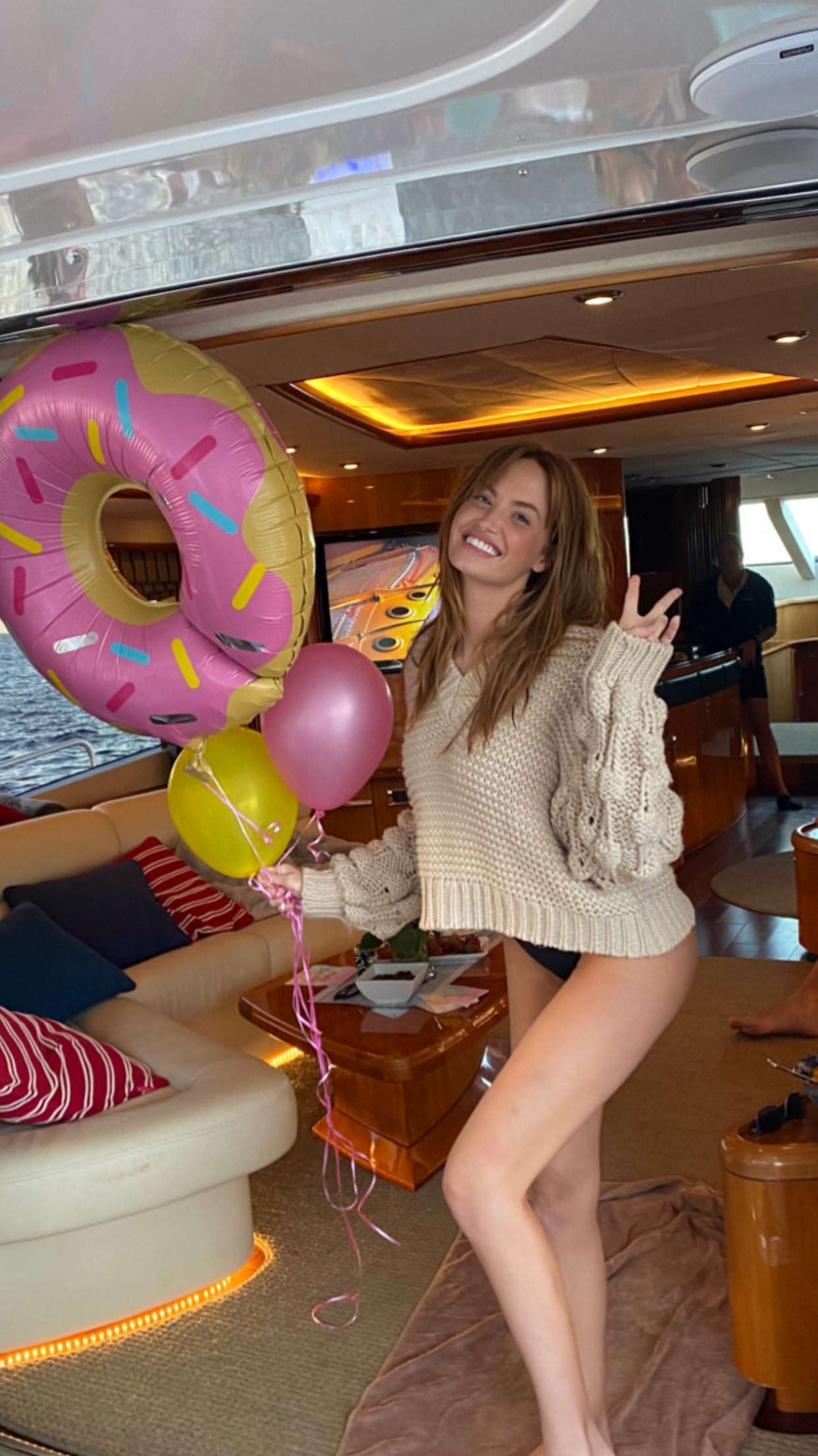 Haley Kalil Puts on a Boat Show! - Photo 8