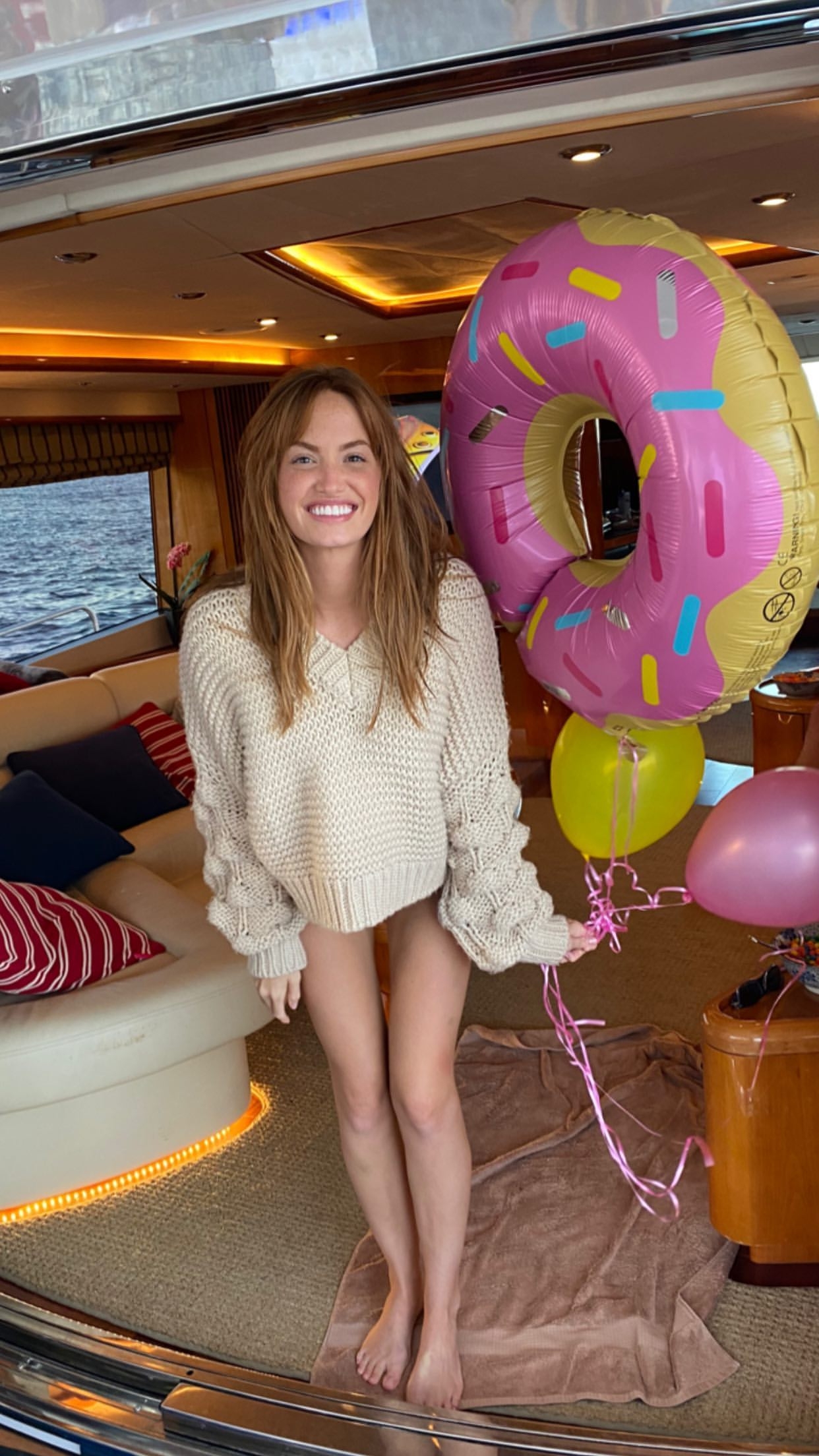 Haley Kalil Puts on a Boat Show! - Photo 7