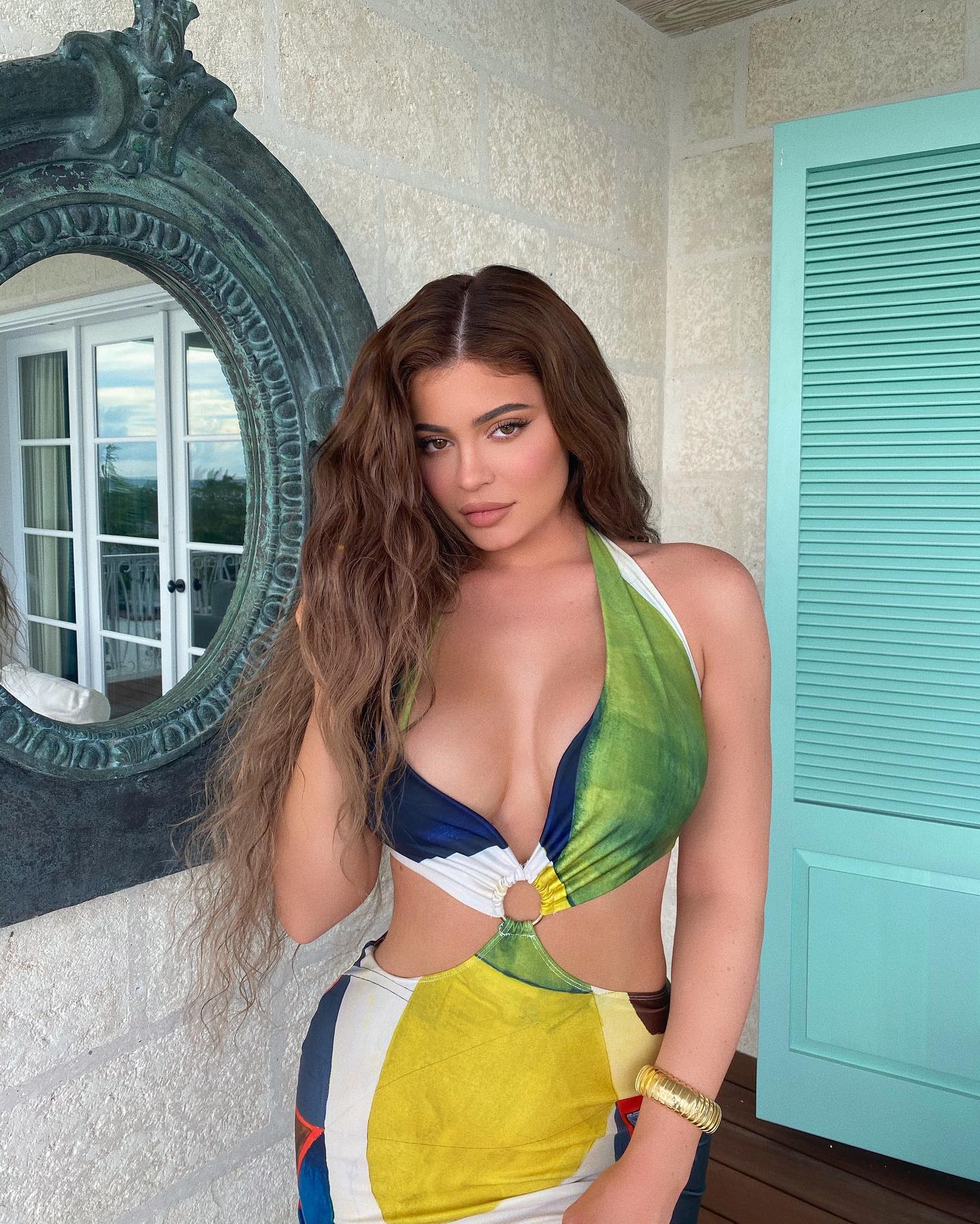 Kylie Jenner in the Caribbean! - Photo 2