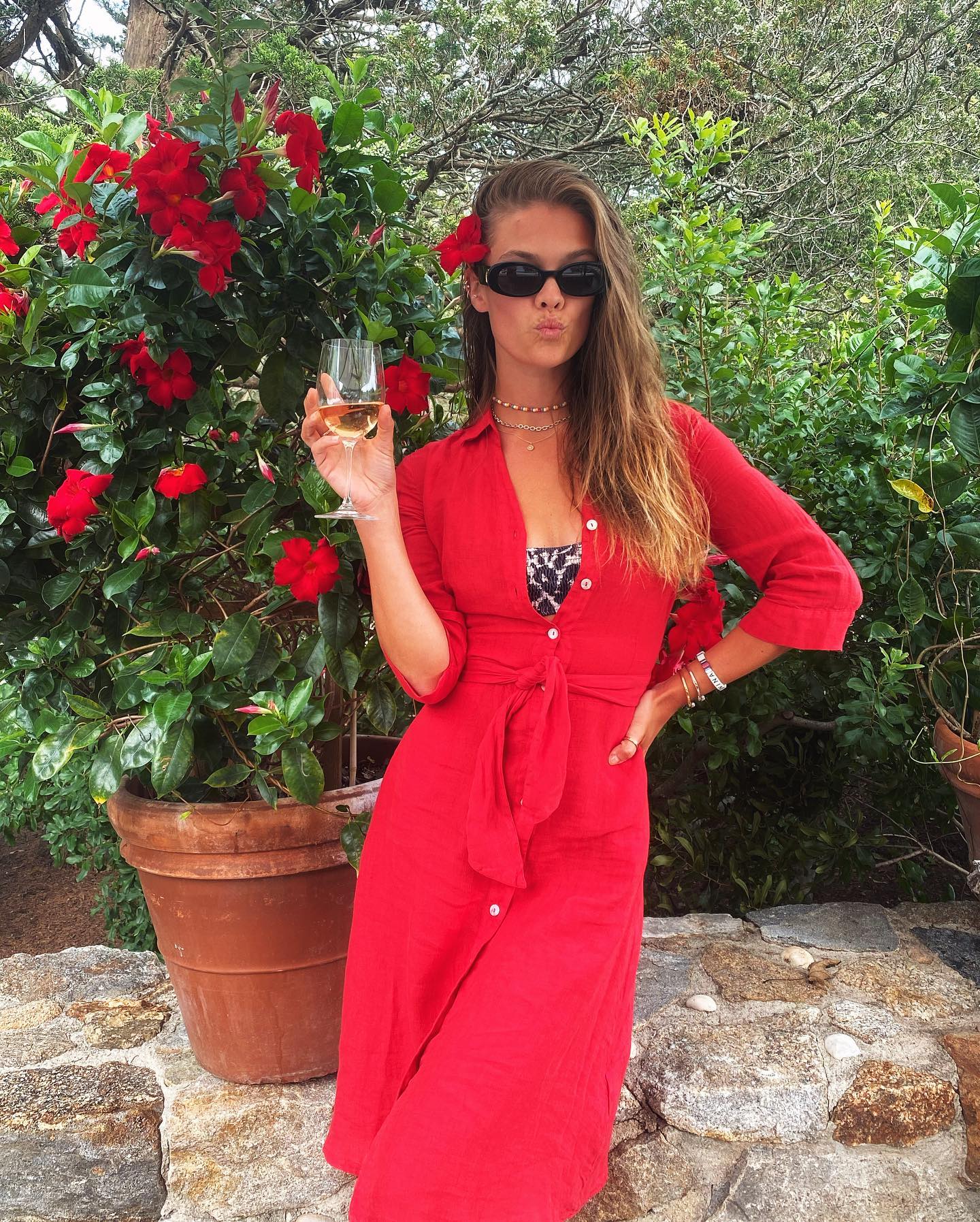 Photos n°5 : Nina Agdal is The Lady in Red!