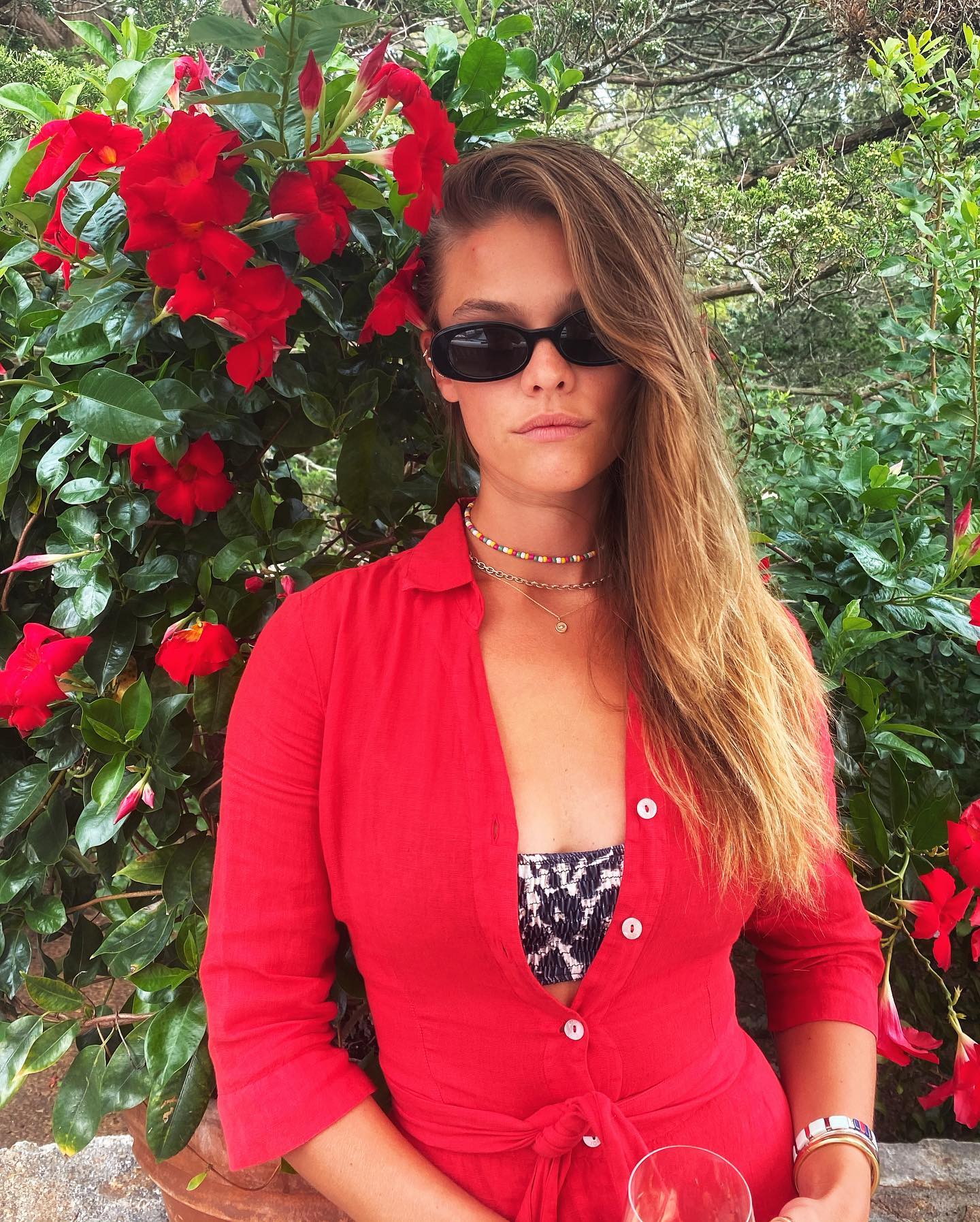 Photos n°3 : Nina Agdal is The Lady in Red!