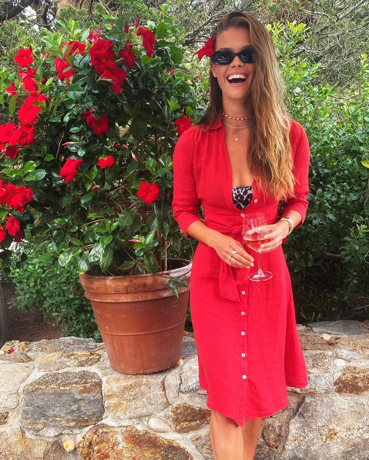 Photos n°2 : Nina Agdal is The Lady in Red!
