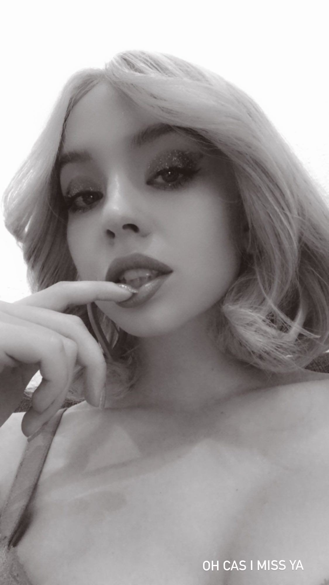 Photos n°2 : Sydney Sweeney is Wigging Out!
