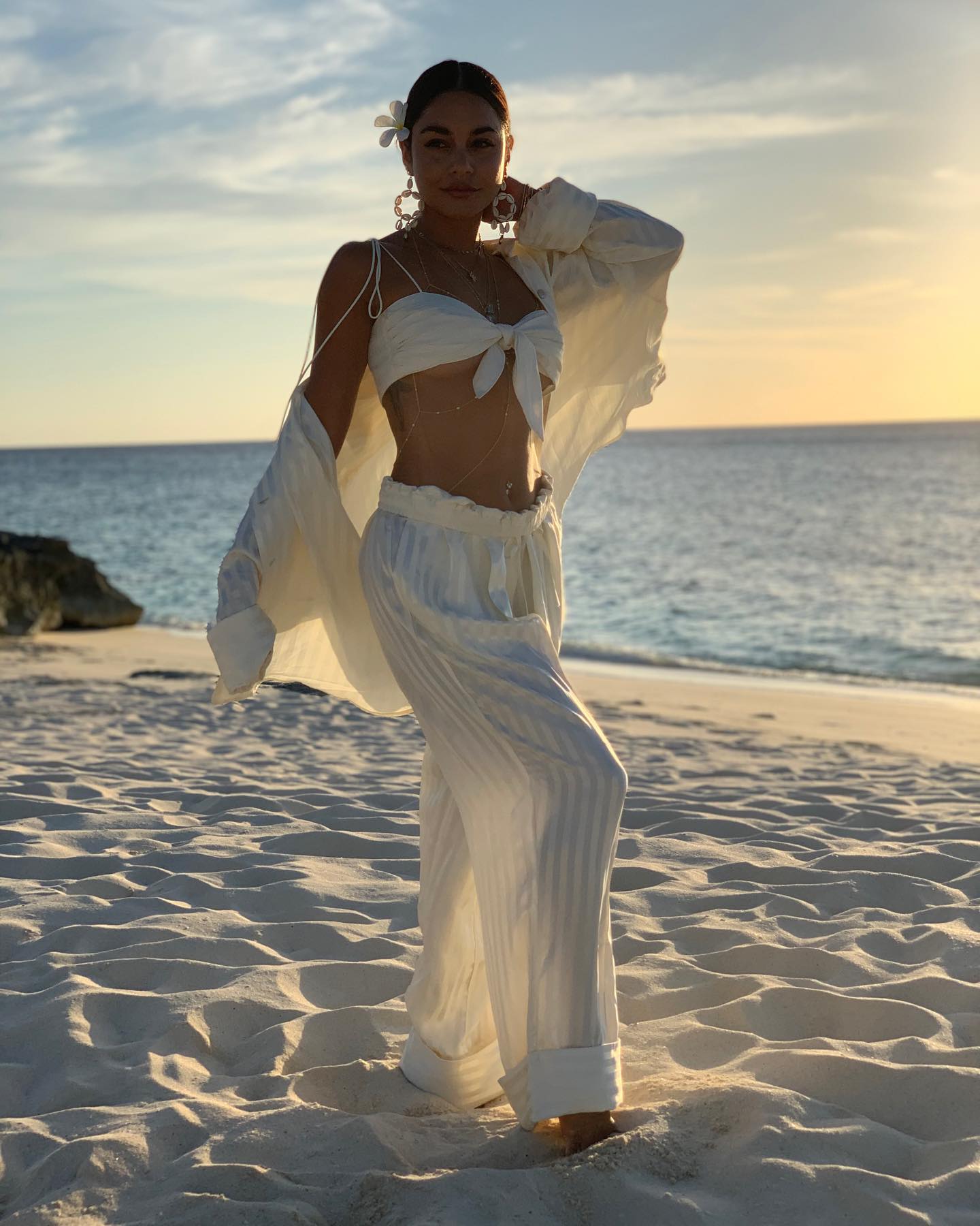 Vanessa Hudgens Nails the Beach Vibes! - Photo 2