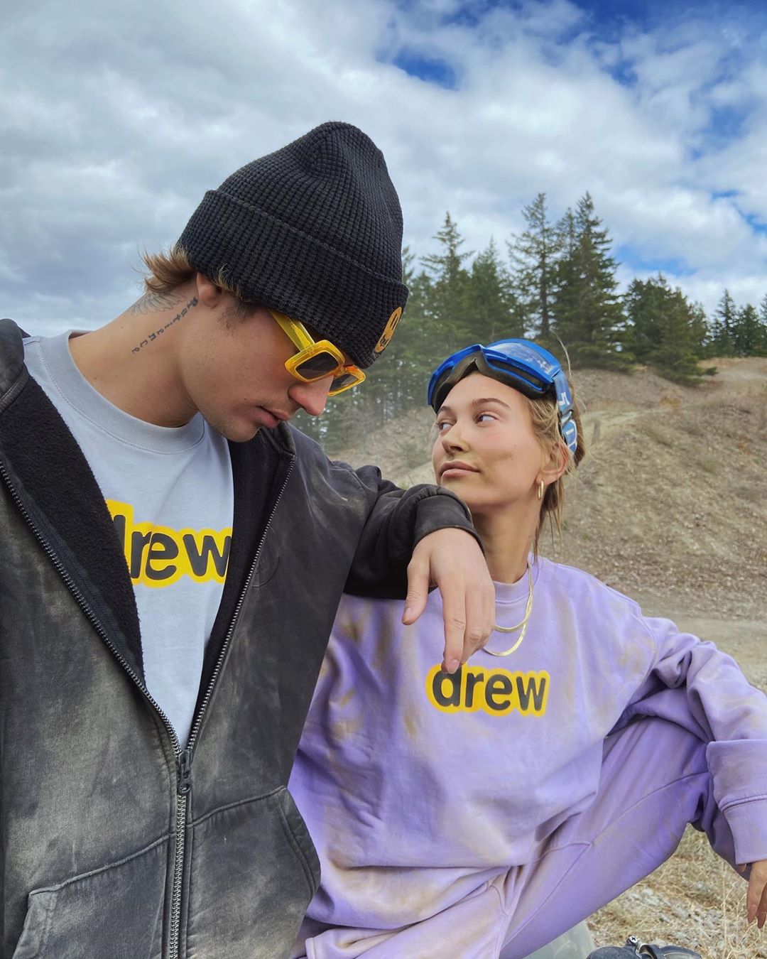 Photos n°3 : Off Roading with Hailey Beiber!