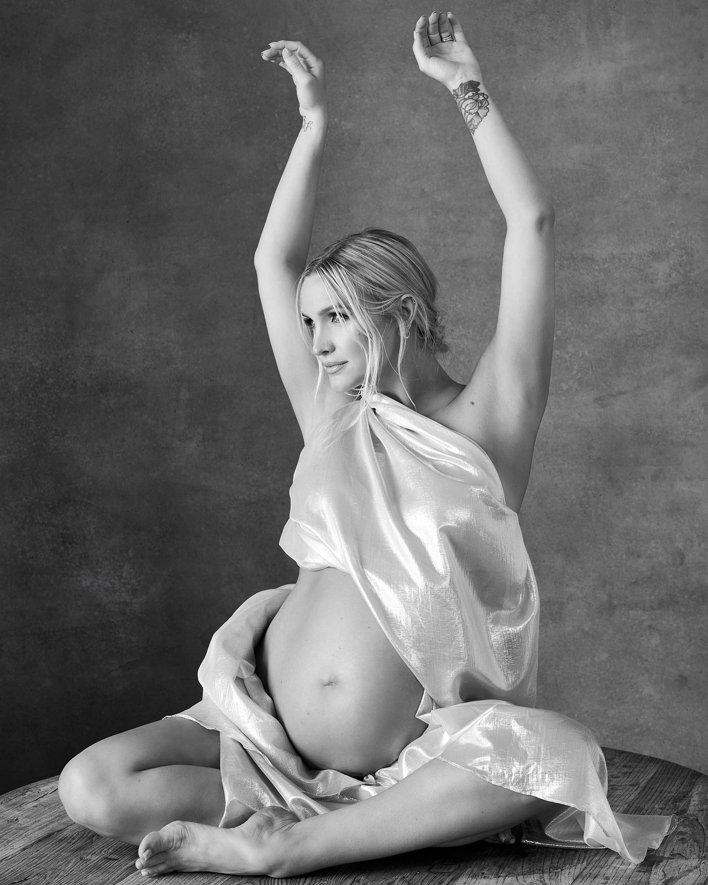 Ashlee Simpson Ross Maternity Photoshoot!