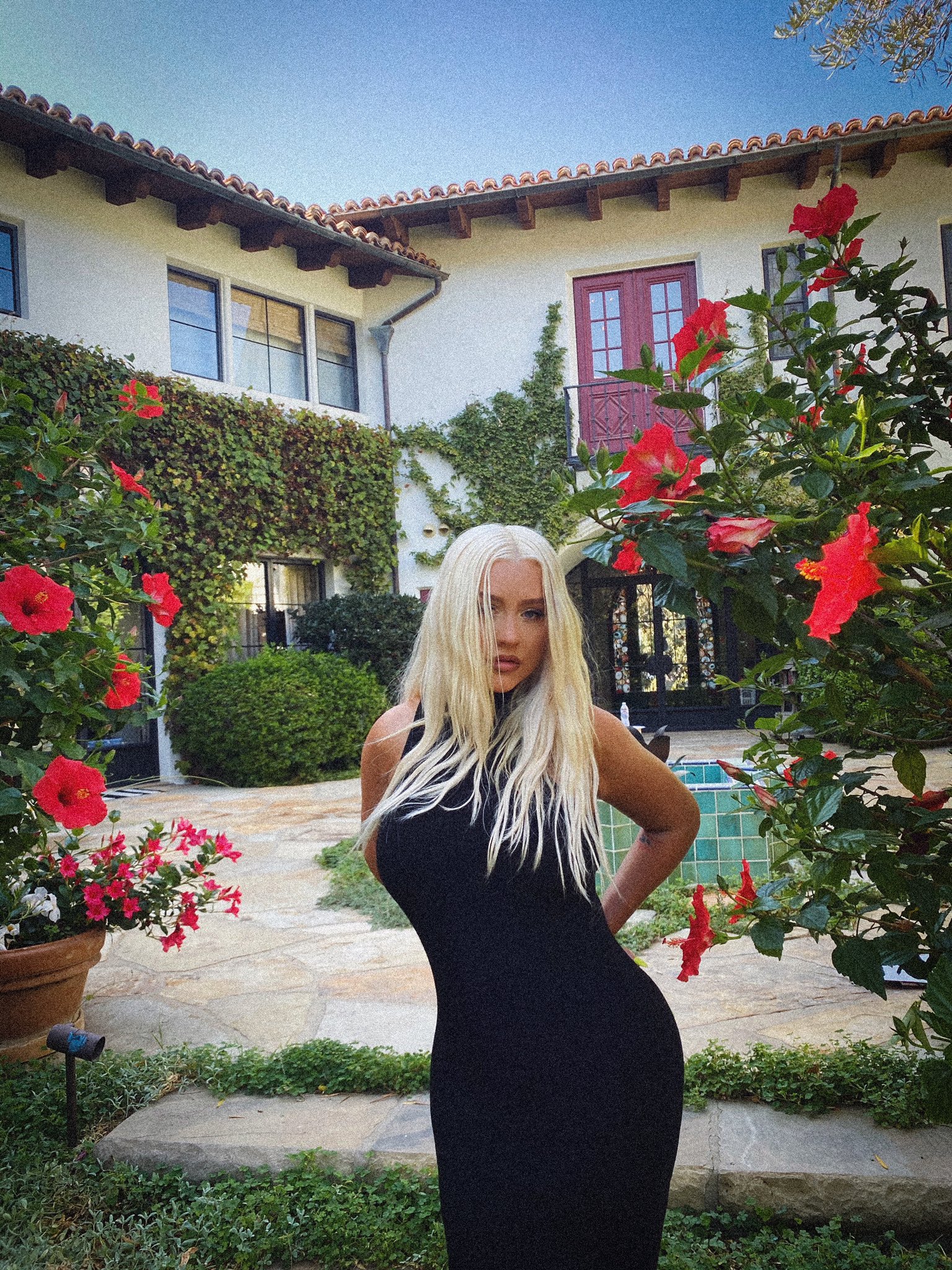 Photos n°4 : Christina Aguilera is Getting Spooky!