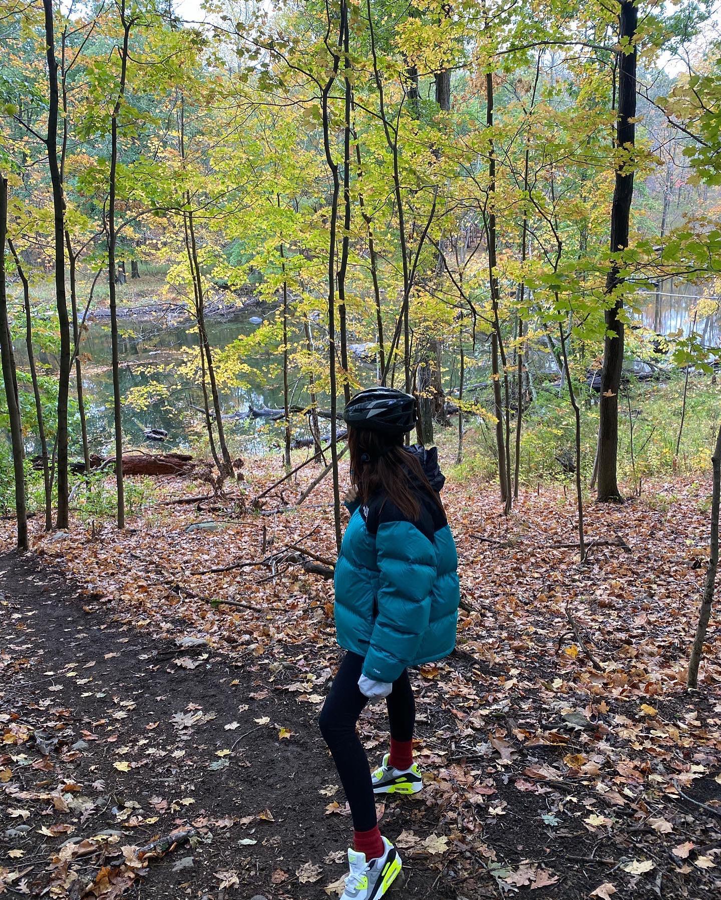 Emily Ratajkowski Takes a Hike! - Photo 1