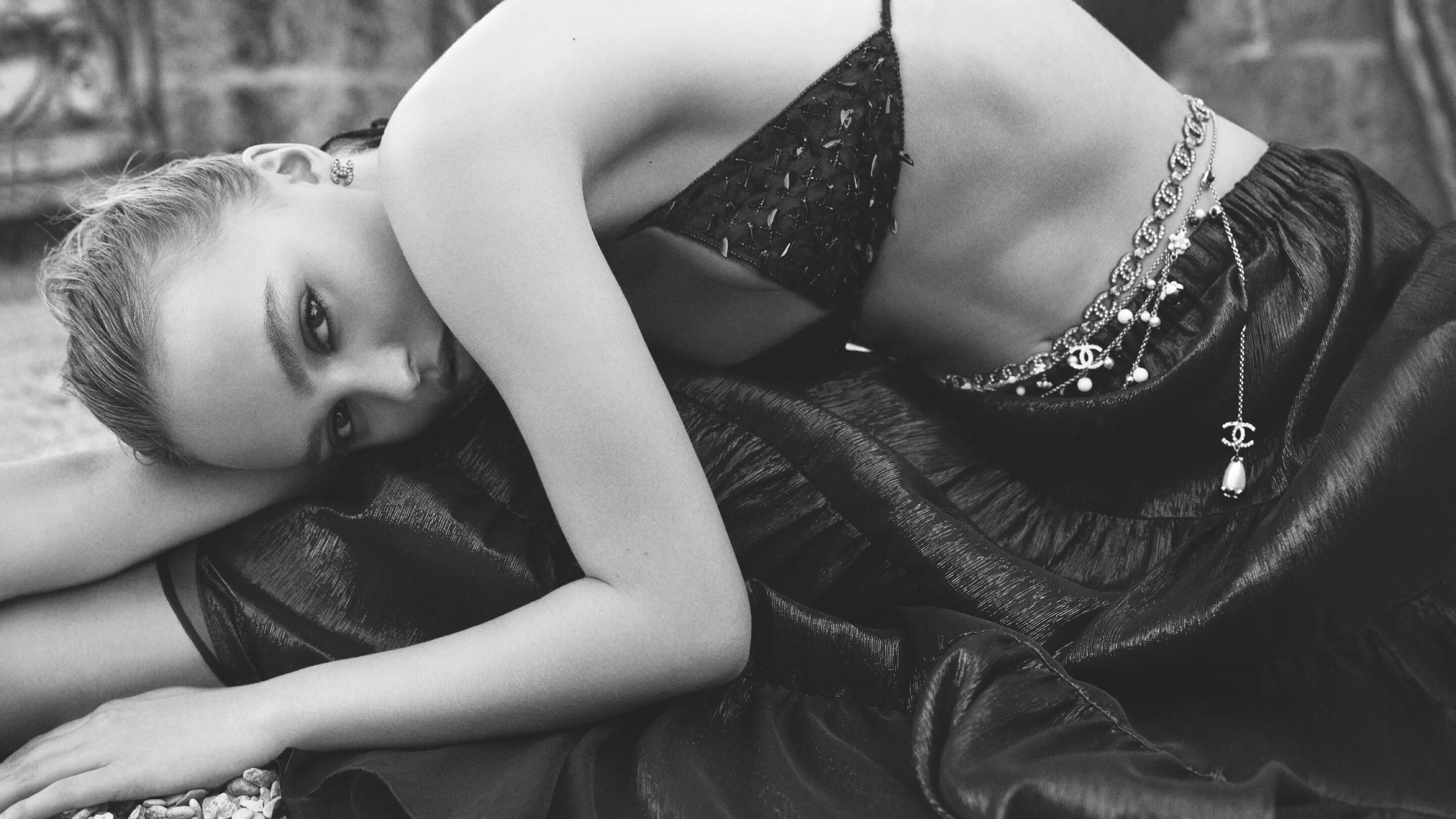 Fotos n°8 : Lily Rose Depp Dripping en Chanel!