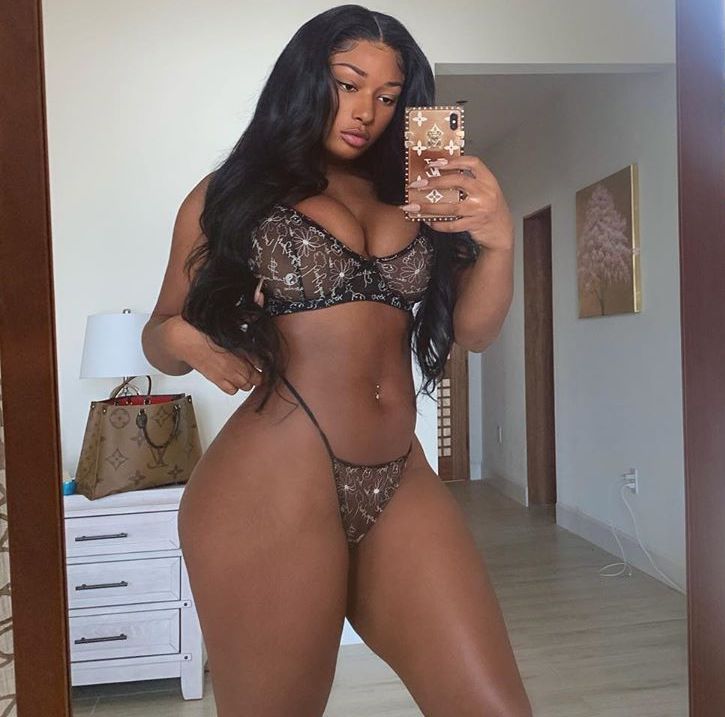 Photo n°61 : Meg Thee Stallion?s Boot Camp continue!