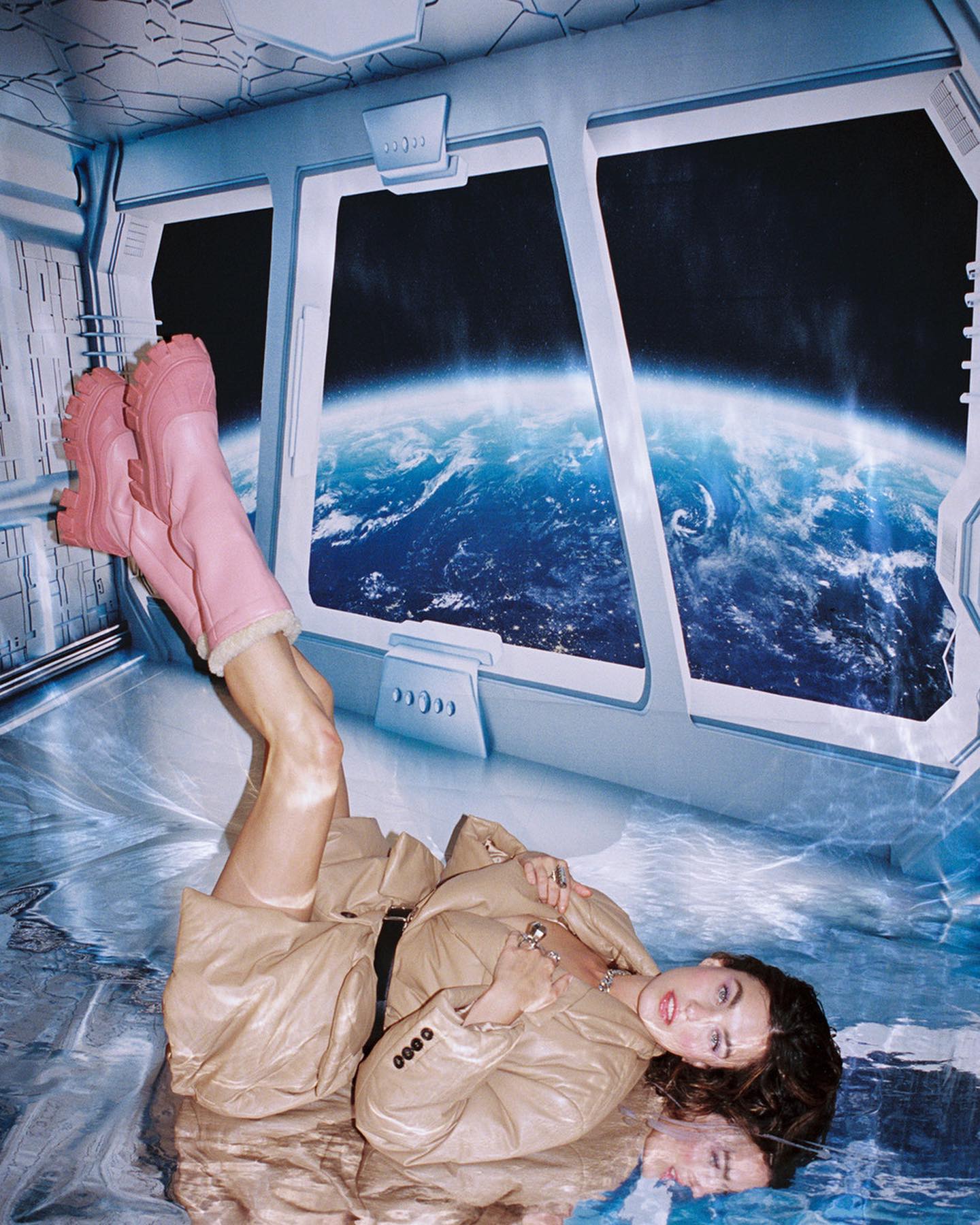 Photos n°10 : Rainey Qualley is Out of This World!