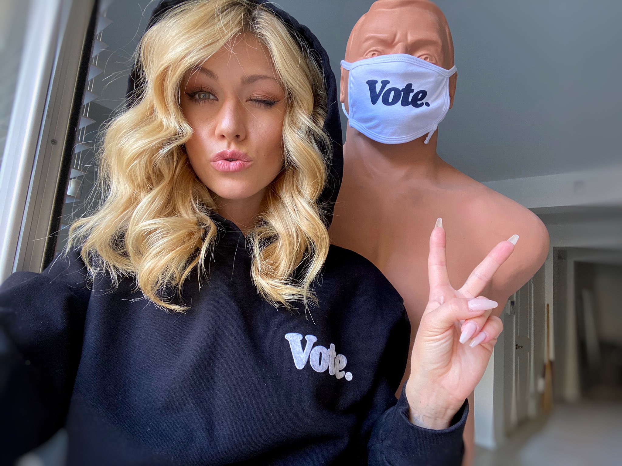 Celebs Who Voted! - Photo 4
