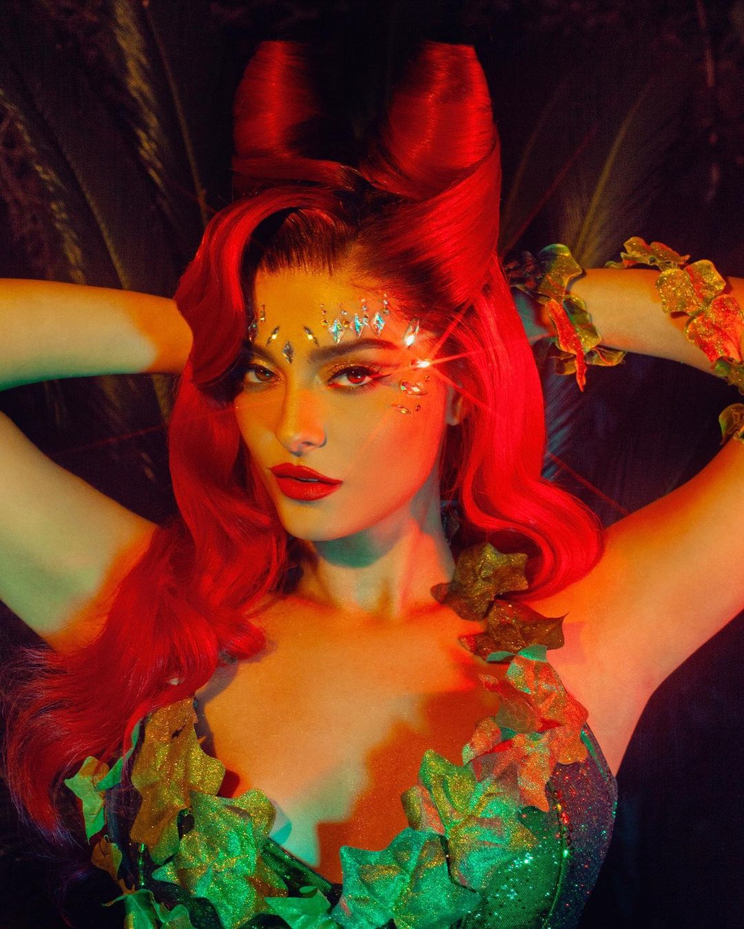 Photos n°2 : Who Did Poison Ivy Better – Bebe Rehxa or Bella Hadid?